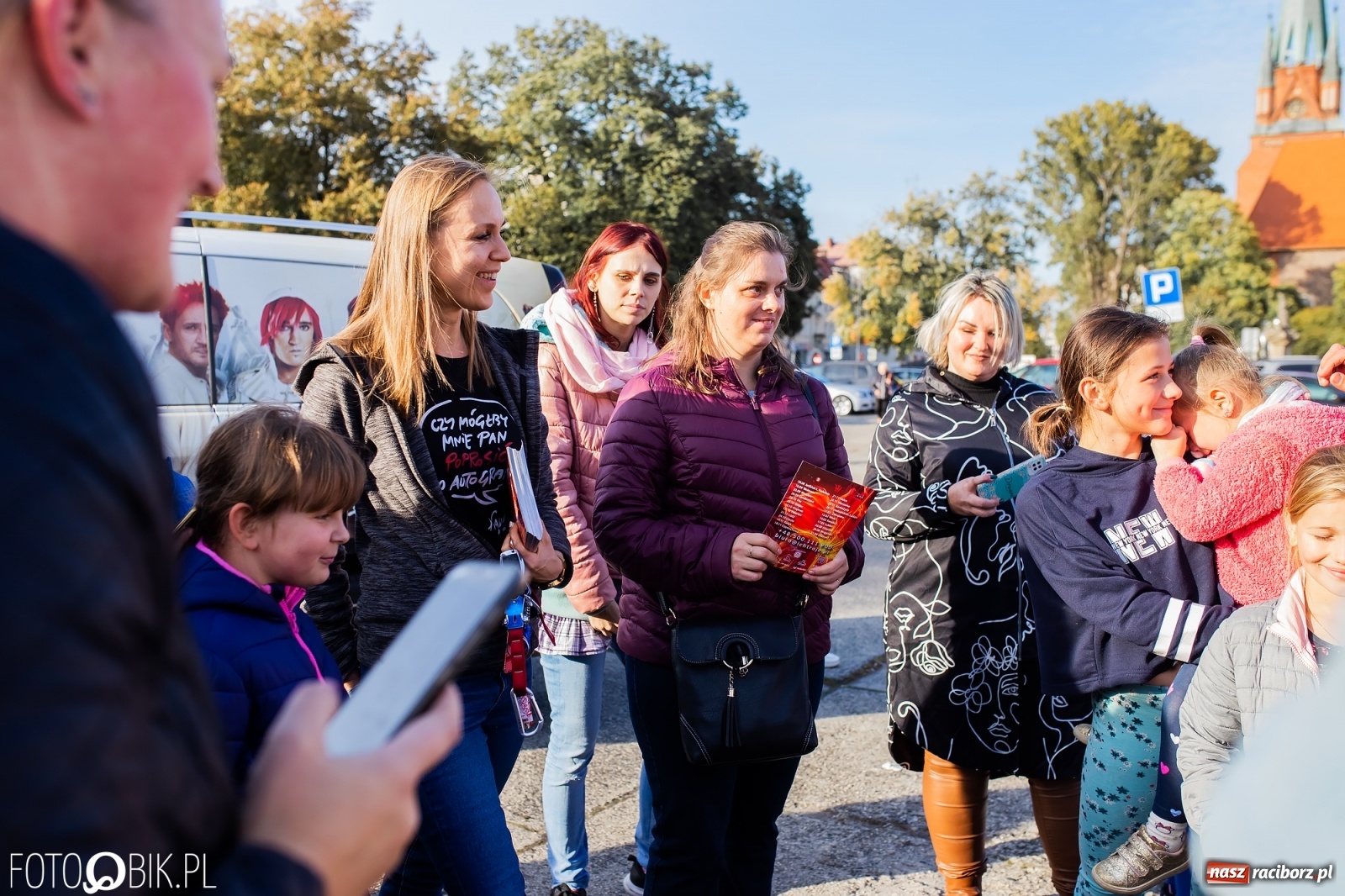 Zdjęcie w galerii na portalu naszraciborz.pl: Tony ubrań a na finał Michał Wiśniewski, czyli szafowanie w Raciborzu wiadomości z regionu