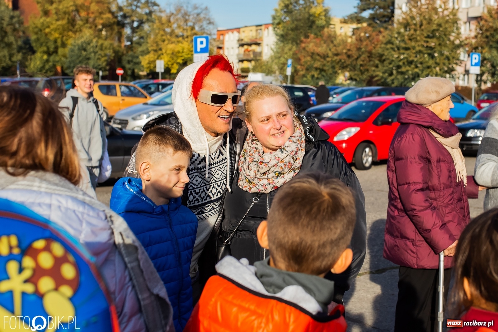 Zdjęcie w galerii na portalu naszraciborz.pl: Tony ubrań a na finał Michał Wiśniewski, czyli szafowanie w Raciborzu wiadomości z regionu