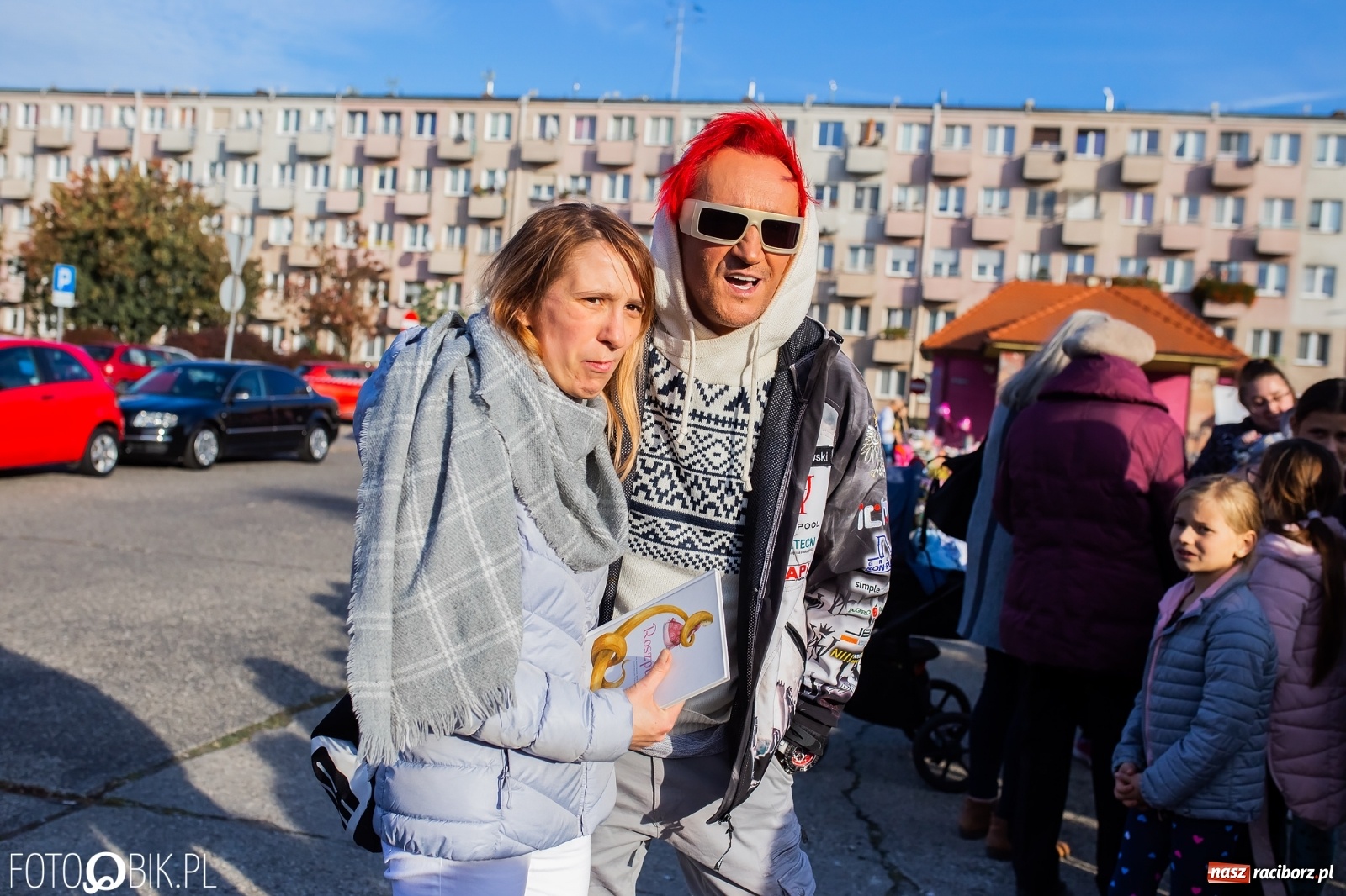 Zdjęcie w galerii na portalu naszraciborz.pl: Tony ubrań a na finał Michał Wiśniewski, czyli szafowanie w Raciborzu wiadomości z regionu