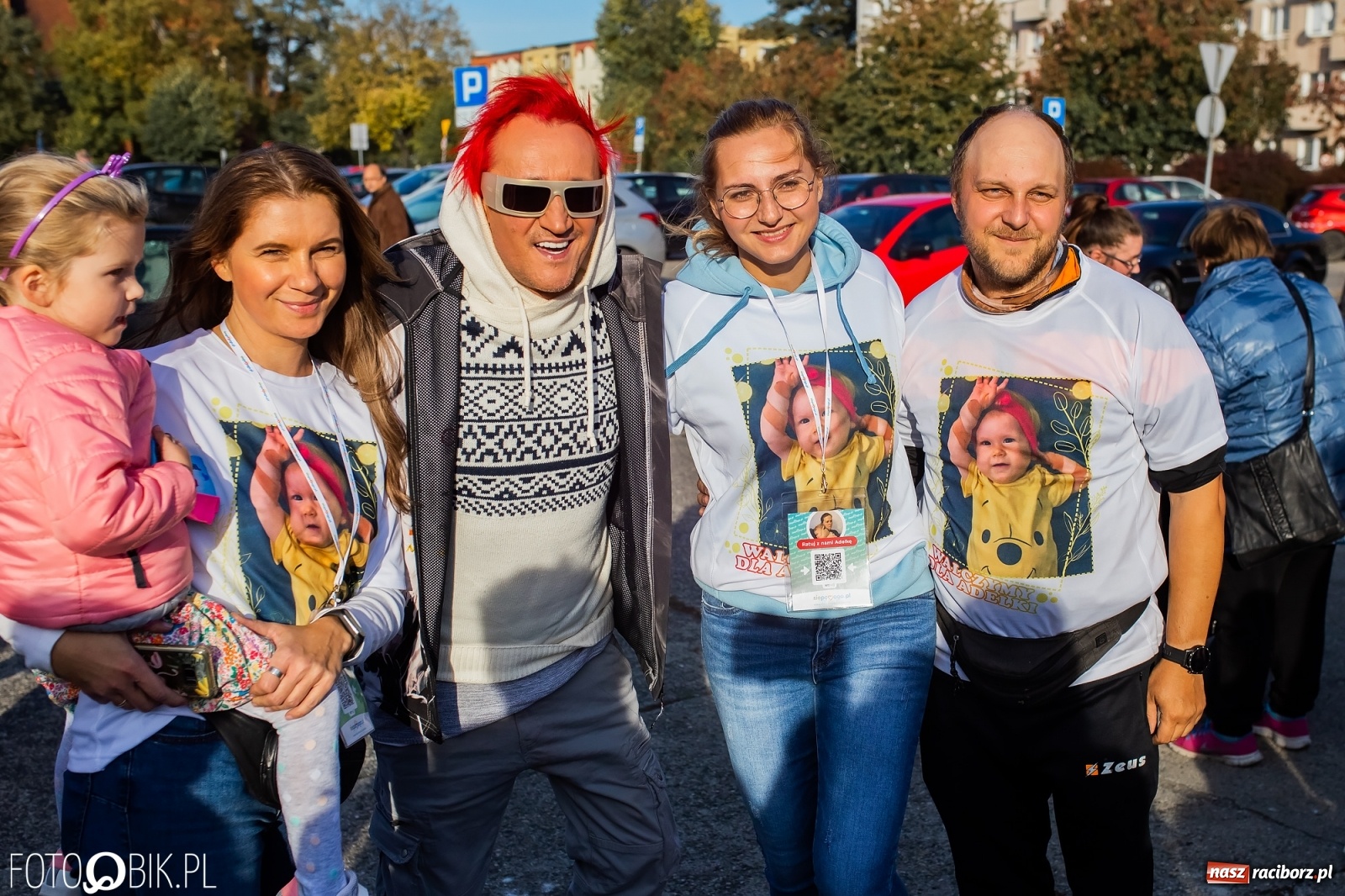 Zdjęcie w galerii na portalu naszraciborz.pl: Tony ubrań a na finał Michał Wiśniewski, czyli szafowanie w Raciborzu wiadomości z regionu