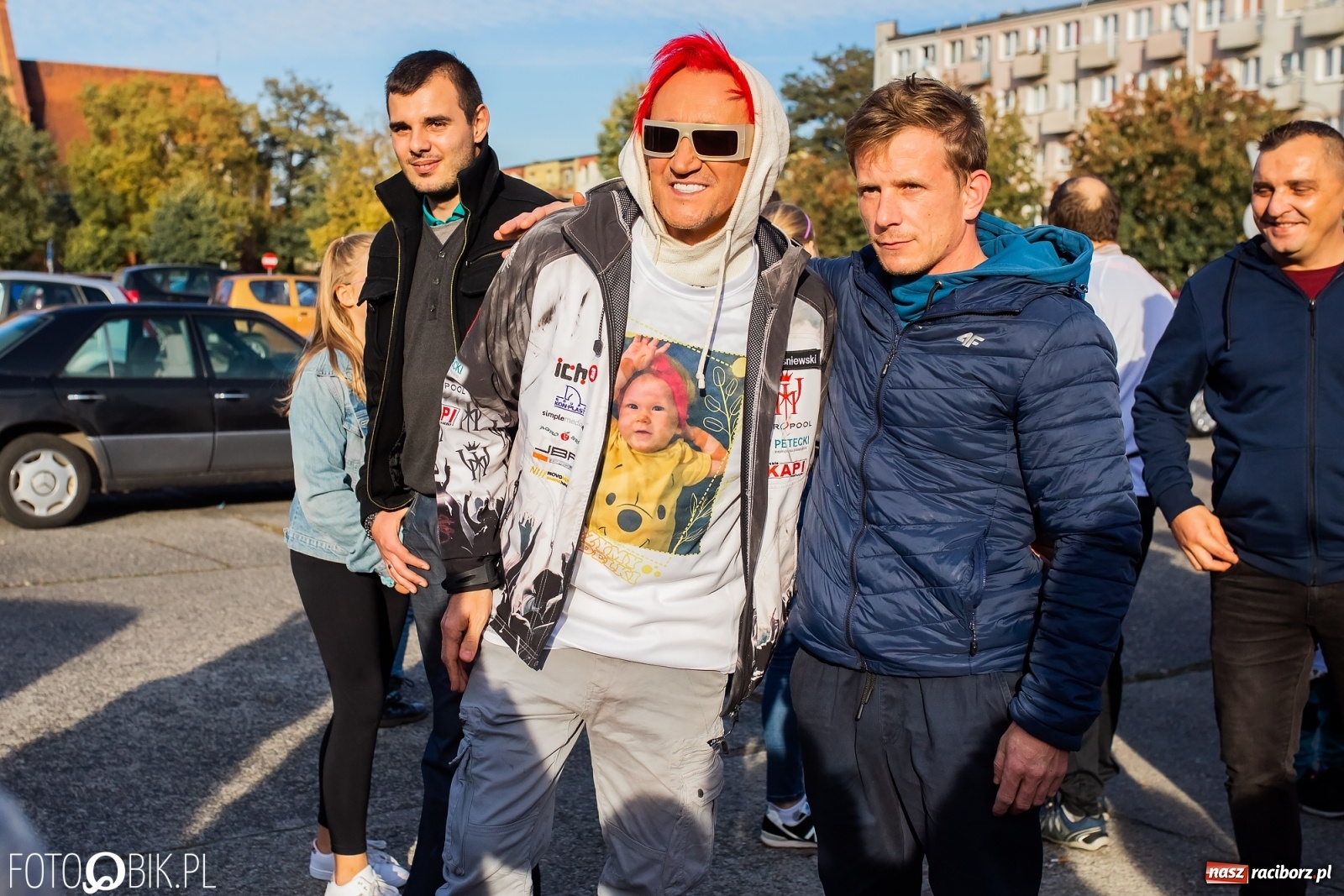 Zdjęcie w galerii na portalu naszraciborz.pl: Tony ubrań a na finał Michał Wiśniewski, czyli szafowanie w Raciborzu wiadomości z regionu