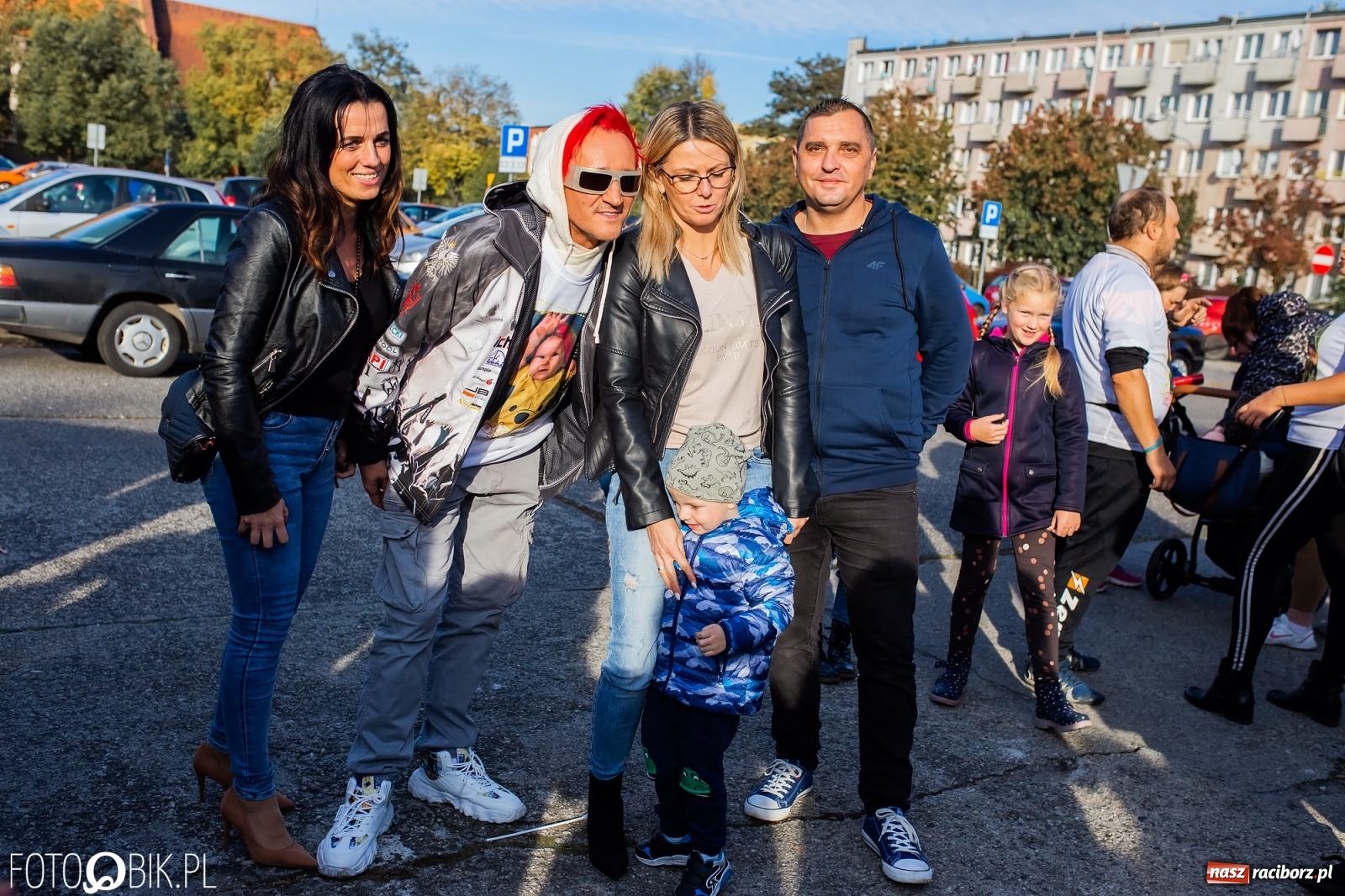 Zdjęcie w galerii na portalu naszraciborz.pl: Tony ubrań a na finał Michał Wiśniewski, czyli szafowanie w Raciborzu wiadomości z regionu