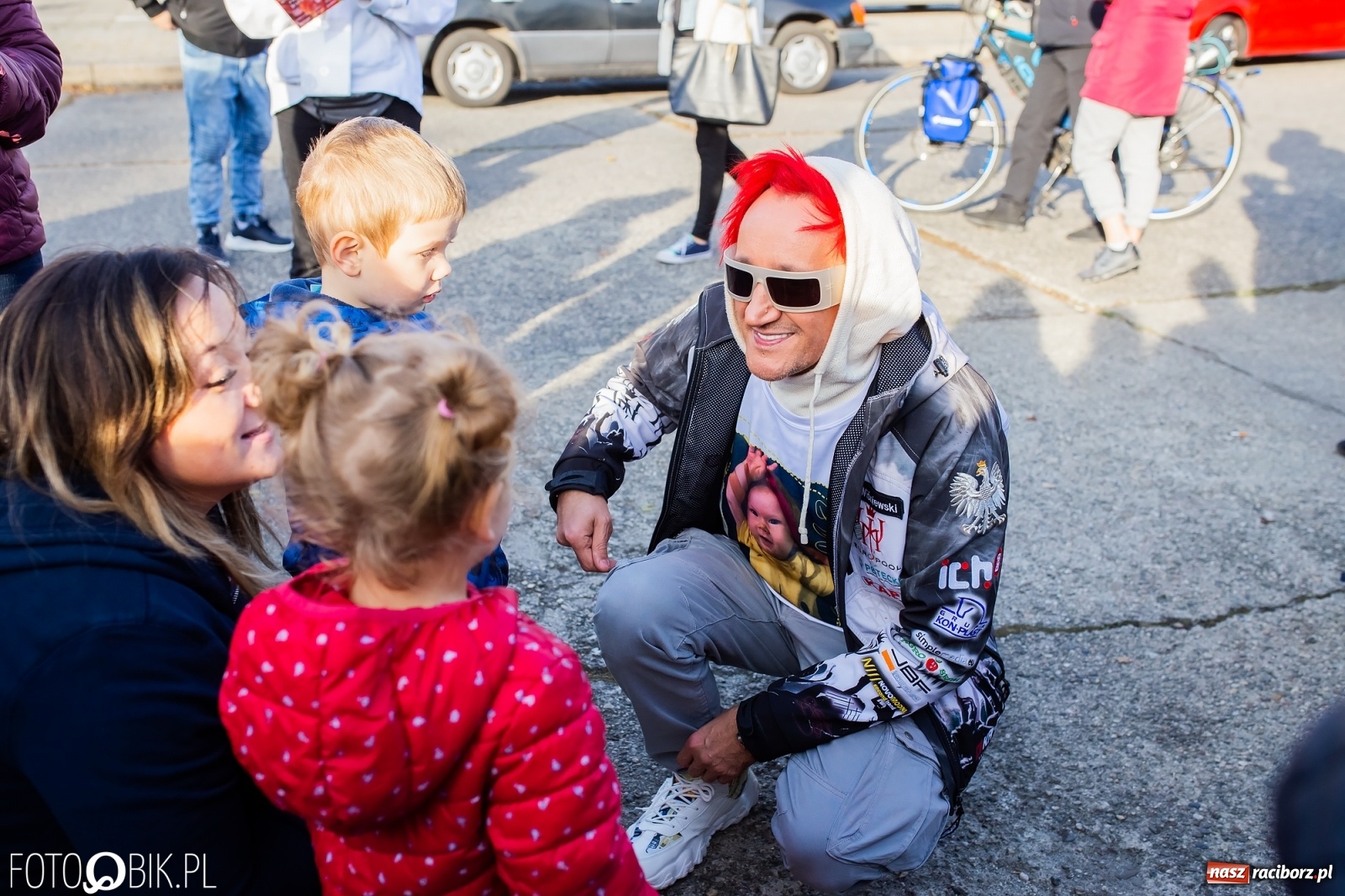 Zdjęcie w galerii na portalu naszraciborz.pl: Tony ubrań a na finał Michał Wiśniewski, czyli szafowanie w Raciborzu wiadomości z regionu
