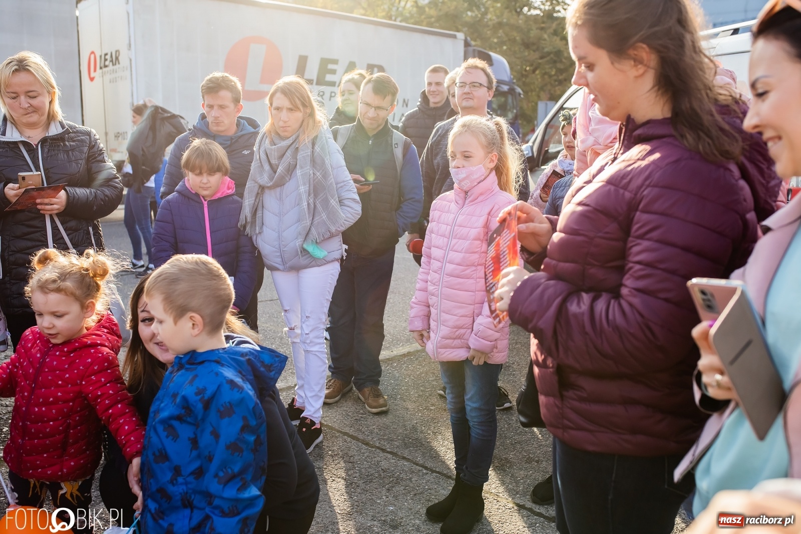 Zdjęcie w galerii na portalu naszraciborz.pl: Tony ubrań a na finał Michał Wiśniewski, czyli szafowanie w Raciborzu wiadomości z regionu