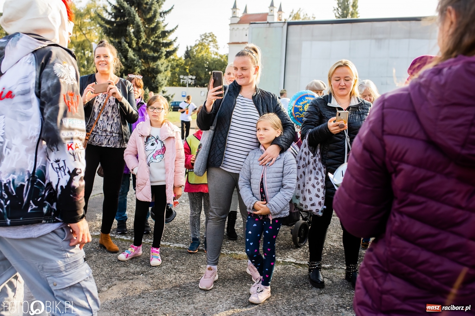 Zdjęcie w galerii na portalu naszraciborz.pl: Tony ubrań a na finał Michał Wiśniewski, czyli szafowanie w Raciborzu wiadomości z regionu