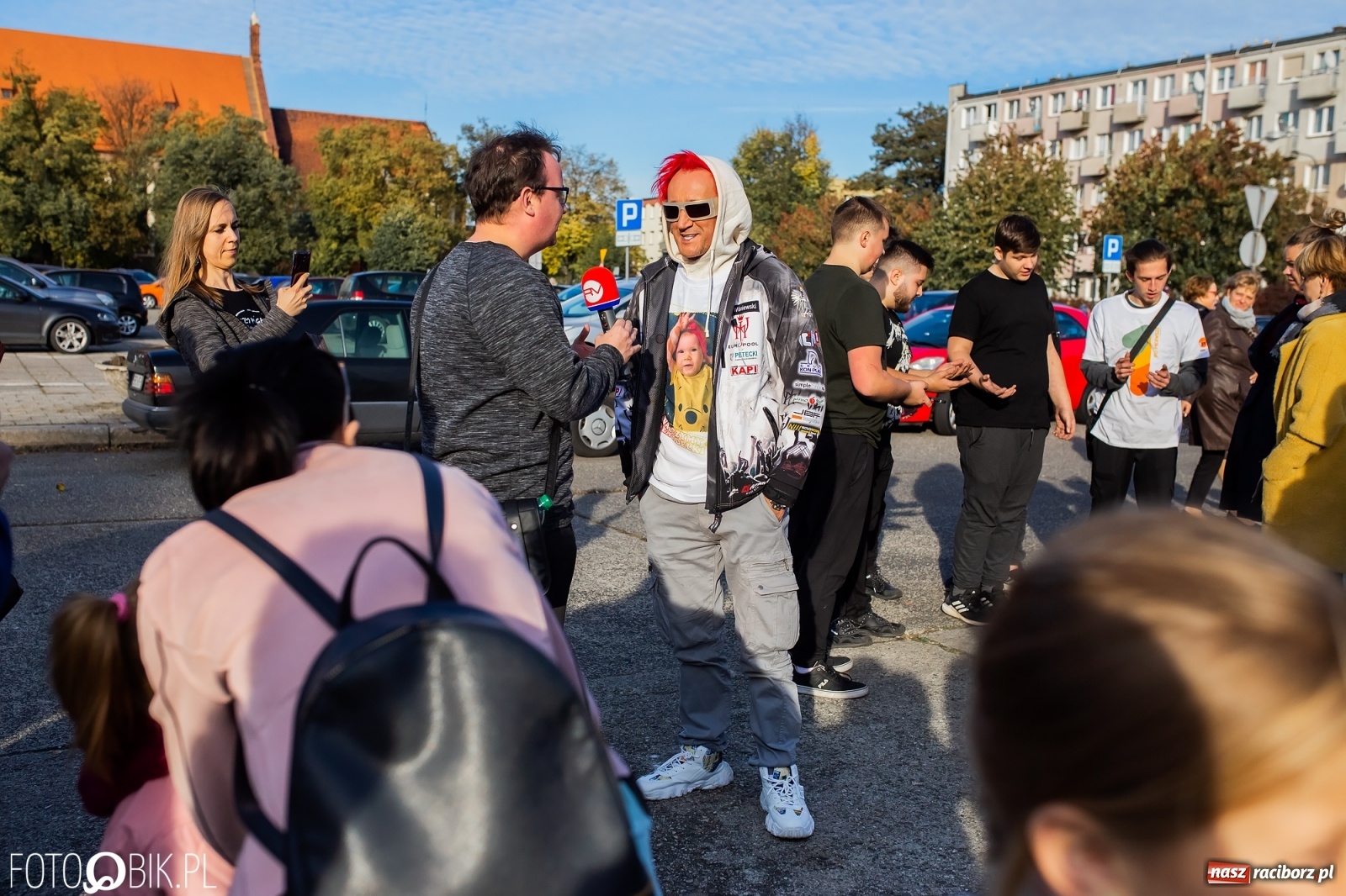 Zdjęcie w galerii na portalu naszraciborz.pl: Tony ubrań a na finał Michał Wiśniewski, czyli szafowanie w Raciborzu wiadomości z regionu