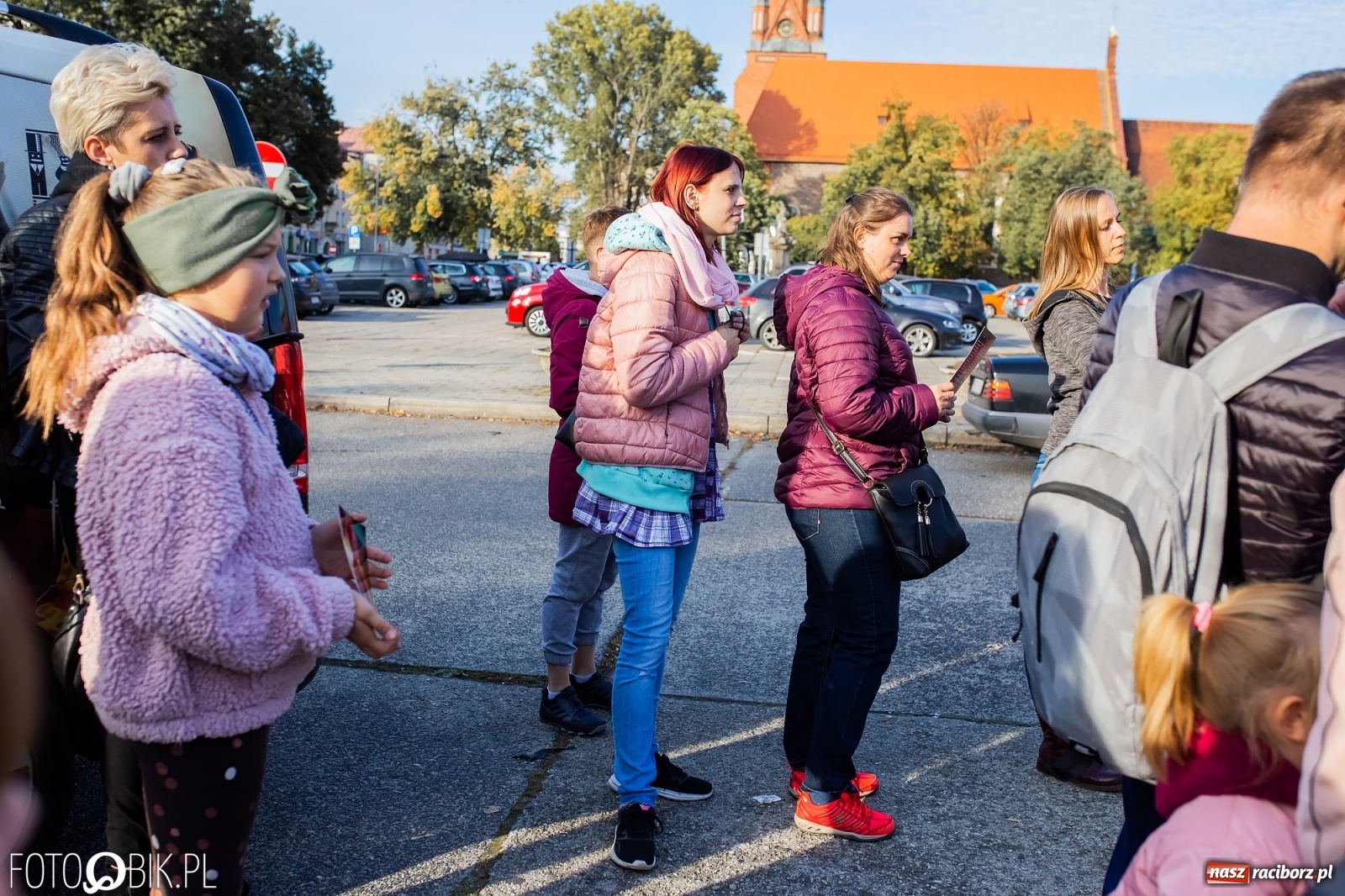 Zdjęcie w galerii na portalu naszraciborz.pl: Tony ubrań a na finał Michał Wiśniewski, czyli szafowanie w Raciborzu wiadomości z regionu