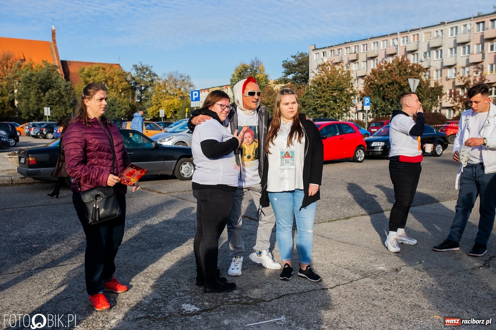 Zdjęcie w galerii na portalu naszraciborz.pl: Tony ubrań a na finał Michał Wiśniewski, czyli szafowanie w Raciborzu wiadomości z regionu