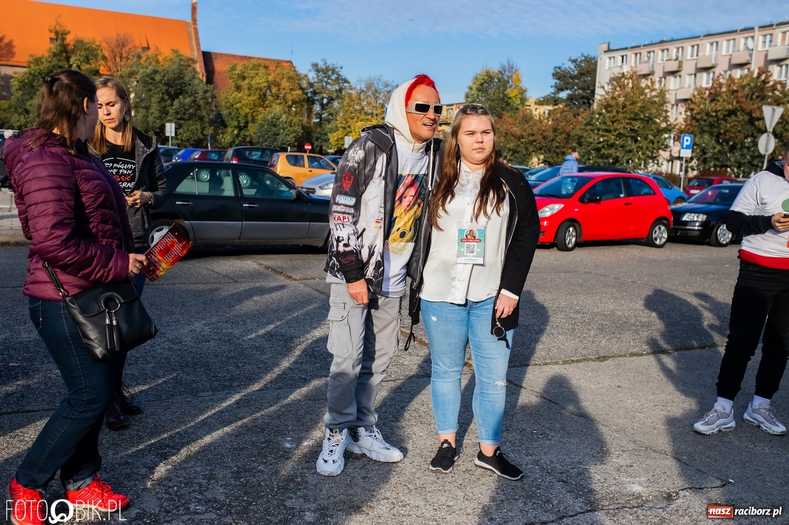 Zdjęcie w galerii na portalu naszraciborz.pl: Tony ubrań a na finał Michał Wiśniewski, czyli szafowanie w Raciborzu wiadomości z regionu