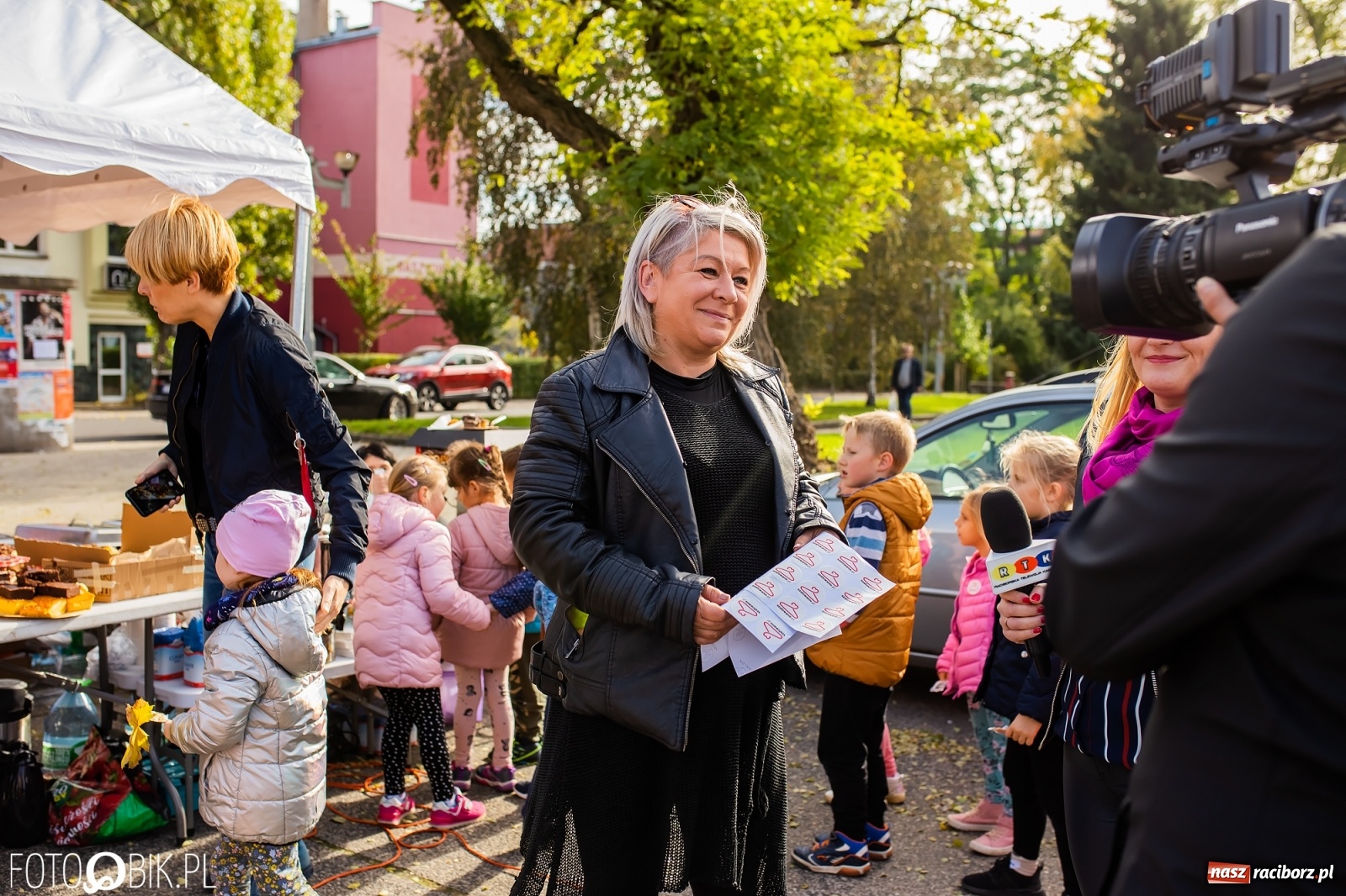 Zdjęcie w galerii na portalu naszraciborz.pl: Tony ubrań a na finał Michał Wiśniewski, czyli szafowanie w Raciborzu wiadomości z regionu