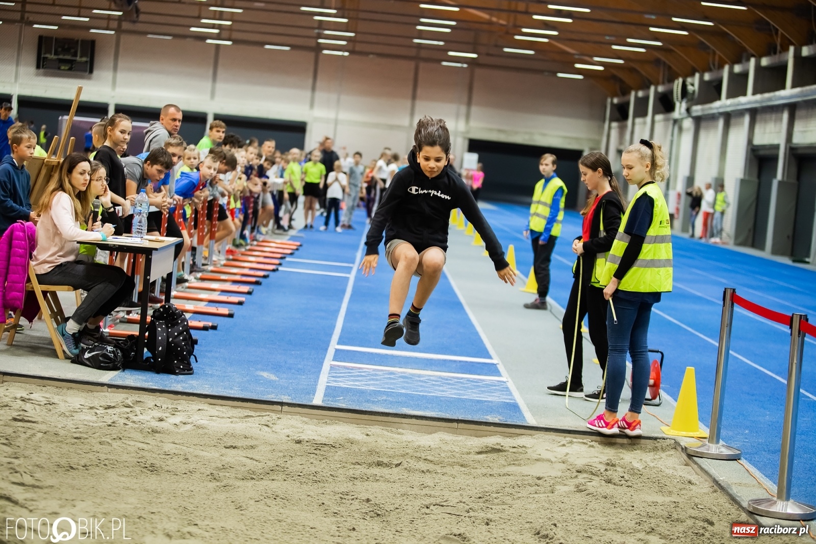 Zdjęcie w galerii na portalu naszraciborz.pl: Halowe Mistrzostwa Raciborza i Powiatu Raciborskiego w Lekkiej Atletyce [FOTO, WYNIKI] wiadomości z regionu