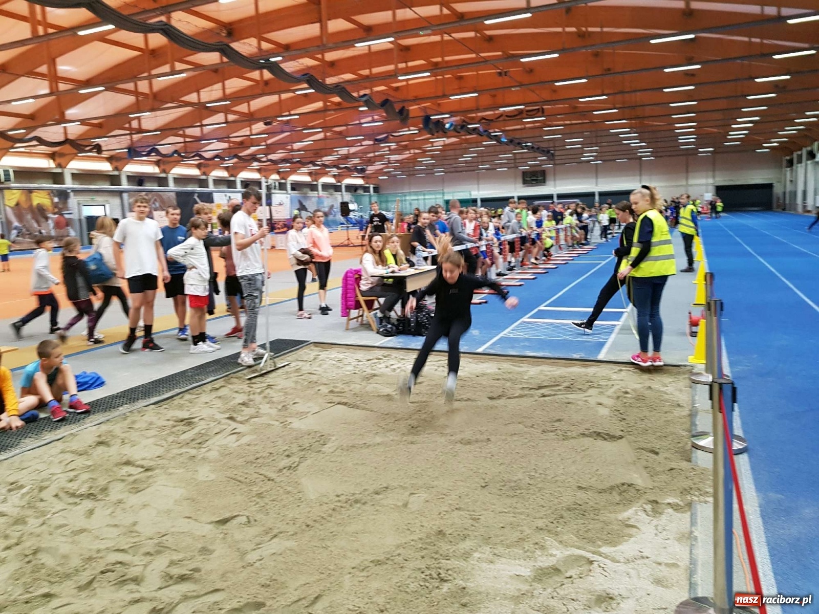 Zdjęcie w galerii na portalu naszraciborz.pl: Halowe Mistrzostwa Raciborza i Powiatu Raciborskiego w Lekkiej Atletyce [FOTO, WYNIKI] wiadomości z regionu