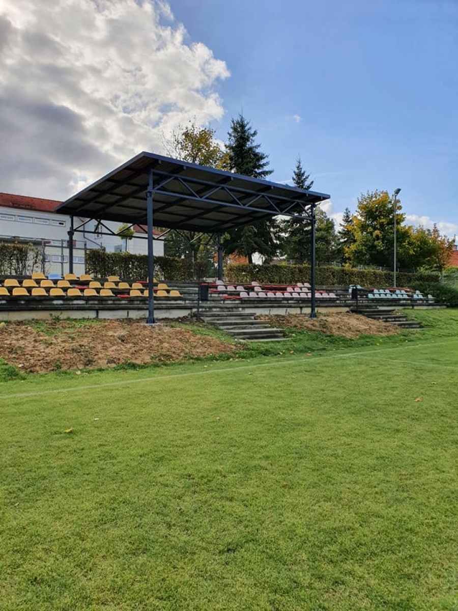 Zdjęcie w galerii na portalu naszraciborz.pl: Pierwsza część trybun na Ocicach zadaszona wiadomości z regionu