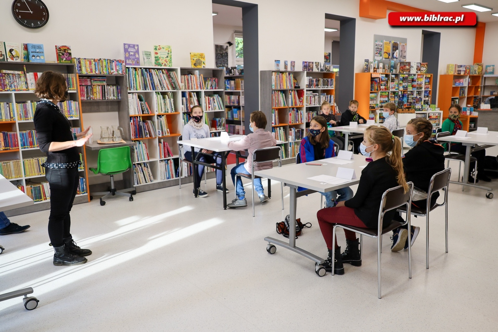 Zdjęcie w galerii na portalu naszraciborz.pl: W bibliotece odbył się Konkurs Wiedzy o Ruchu Drogowym wiadomości z regionu