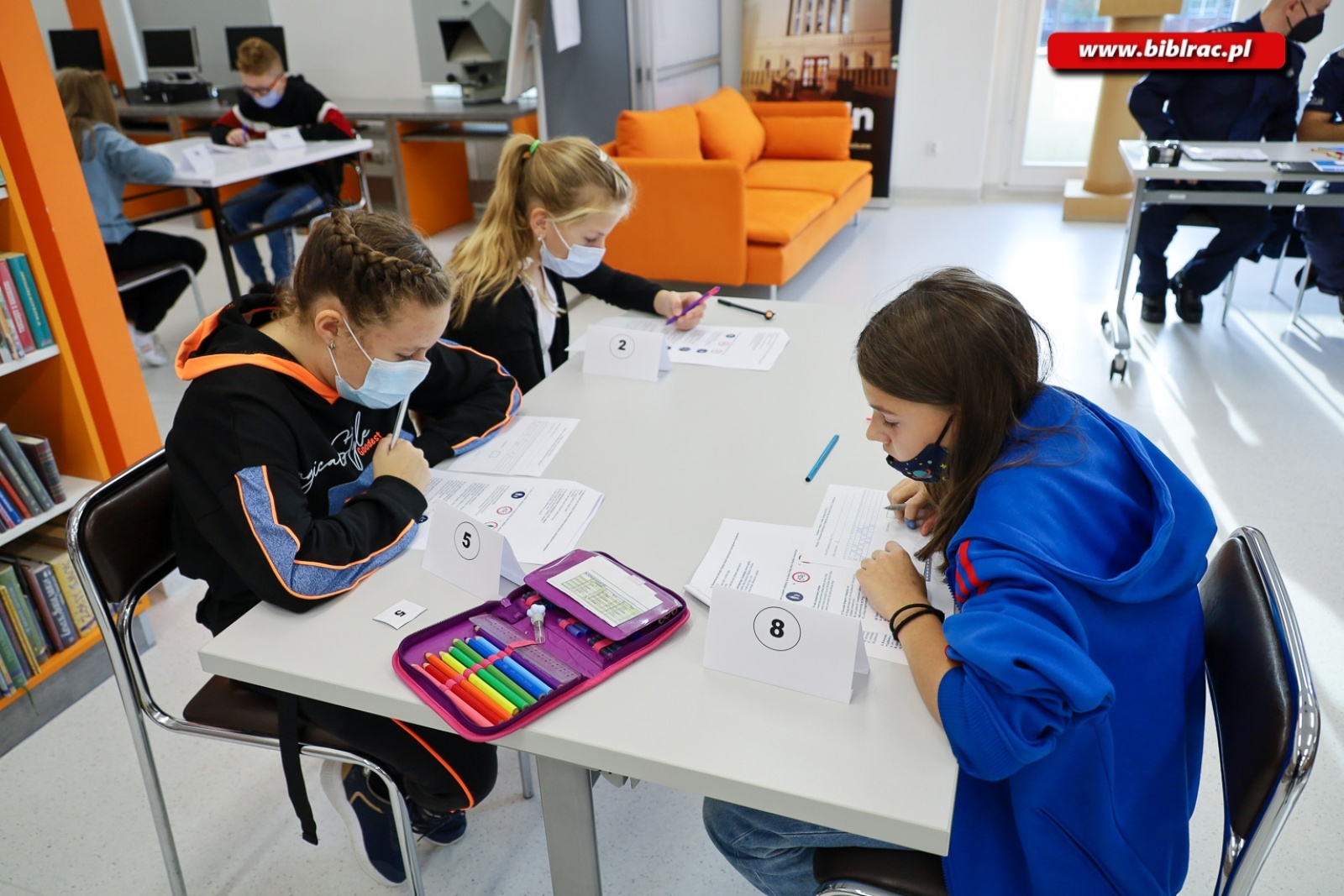 Zdjęcie w galerii na portalu naszraciborz.pl: W bibliotece odbył się Konkurs Wiedzy o Ruchu Drogowym wiadomości z regionu