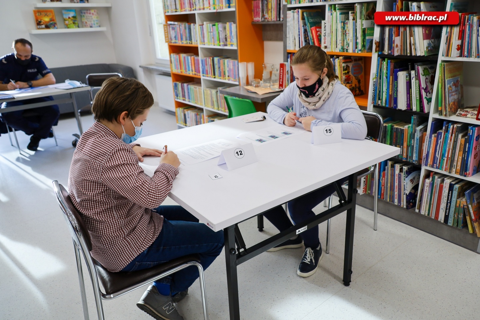 Zdjęcie w galerii na portalu naszraciborz.pl: W bibliotece odbył się Konkurs Wiedzy o Ruchu Drogowym wiadomości z regionu