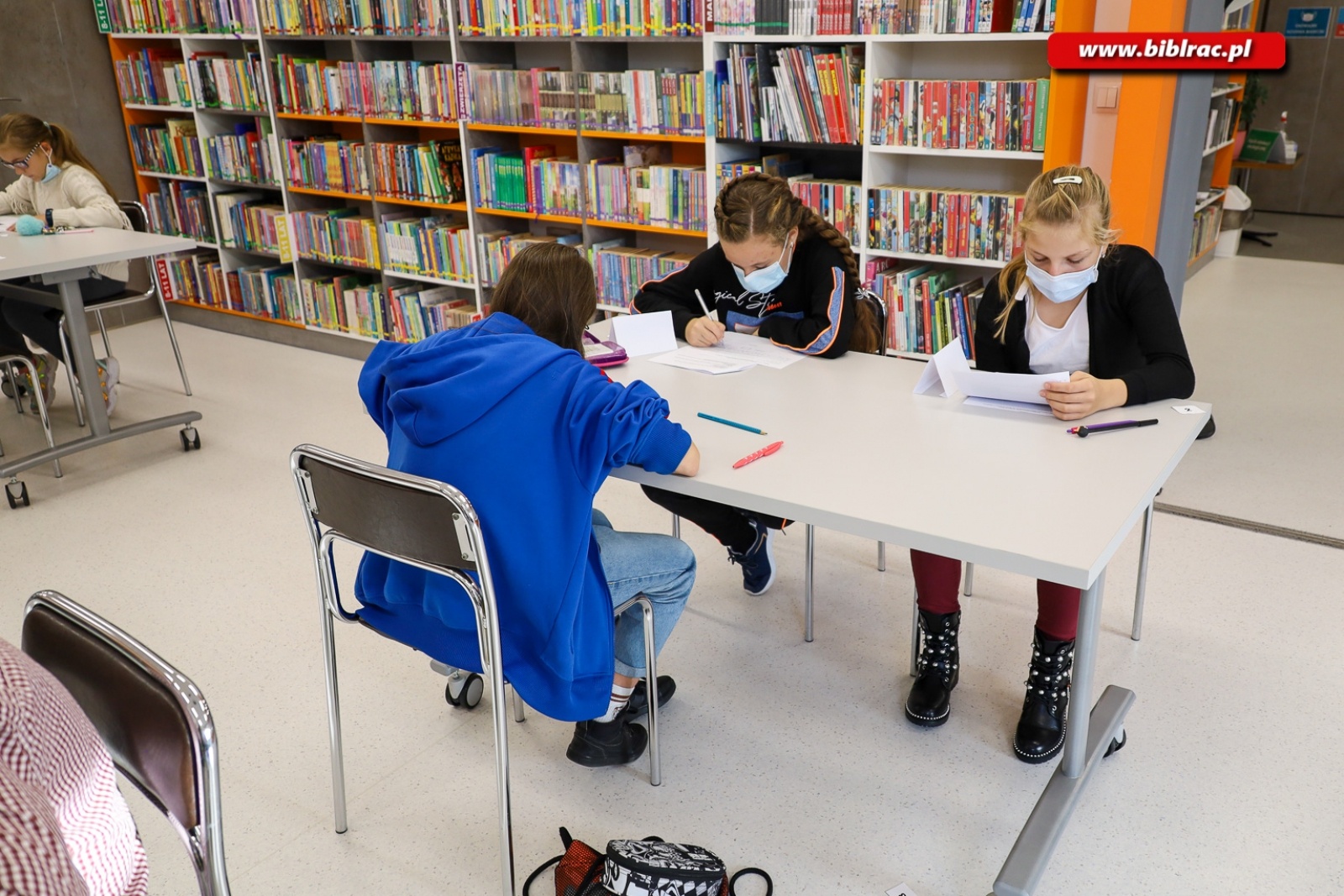 Zdjęcie w galerii na portalu naszraciborz.pl: W bibliotece odbył się Konkurs Wiedzy o Ruchu Drogowym wiadomości z regionu