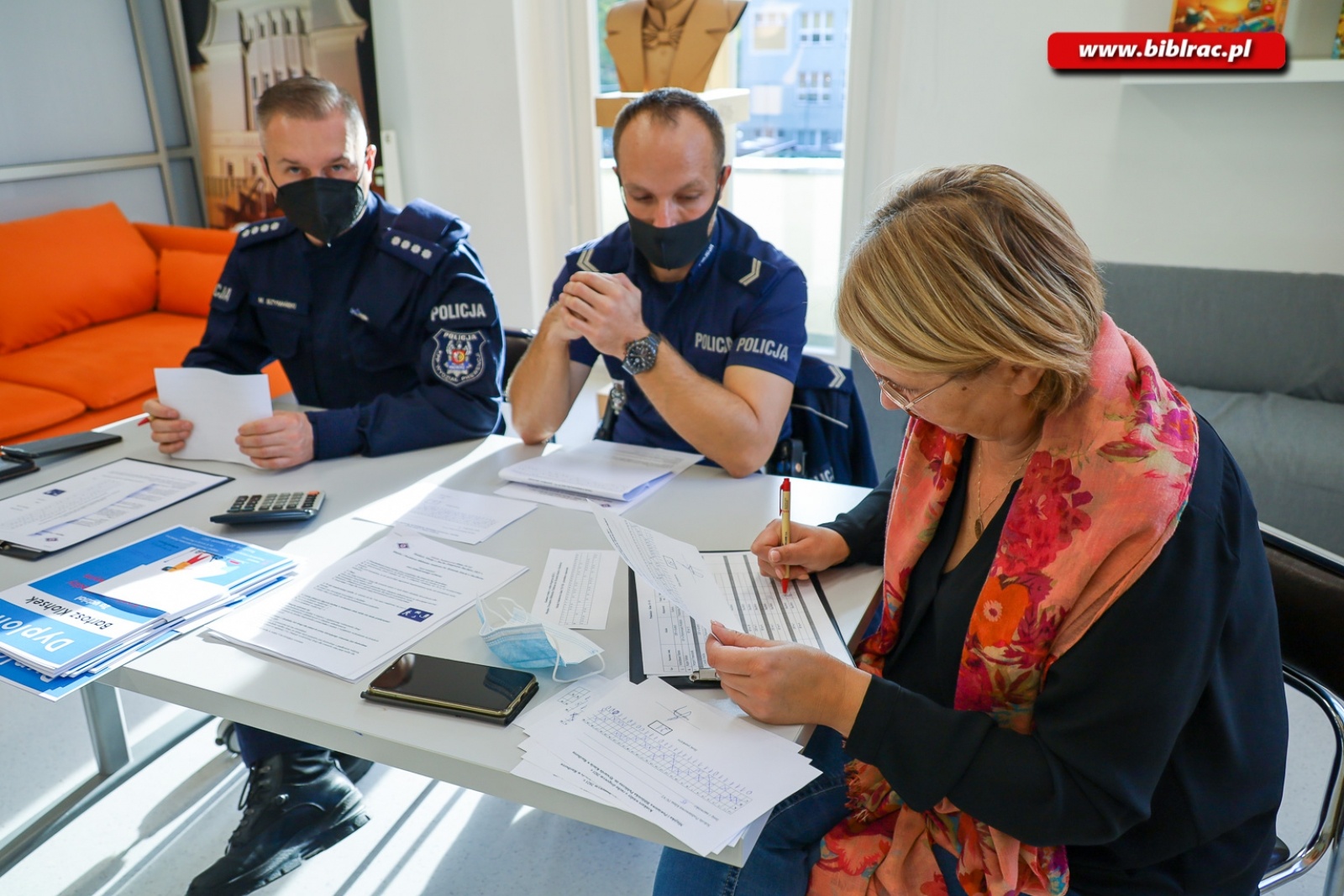 Zdjęcie w galerii na portalu naszraciborz.pl: W bibliotece odbył się Konkurs Wiedzy o Ruchu Drogowym wiadomości z regionu
