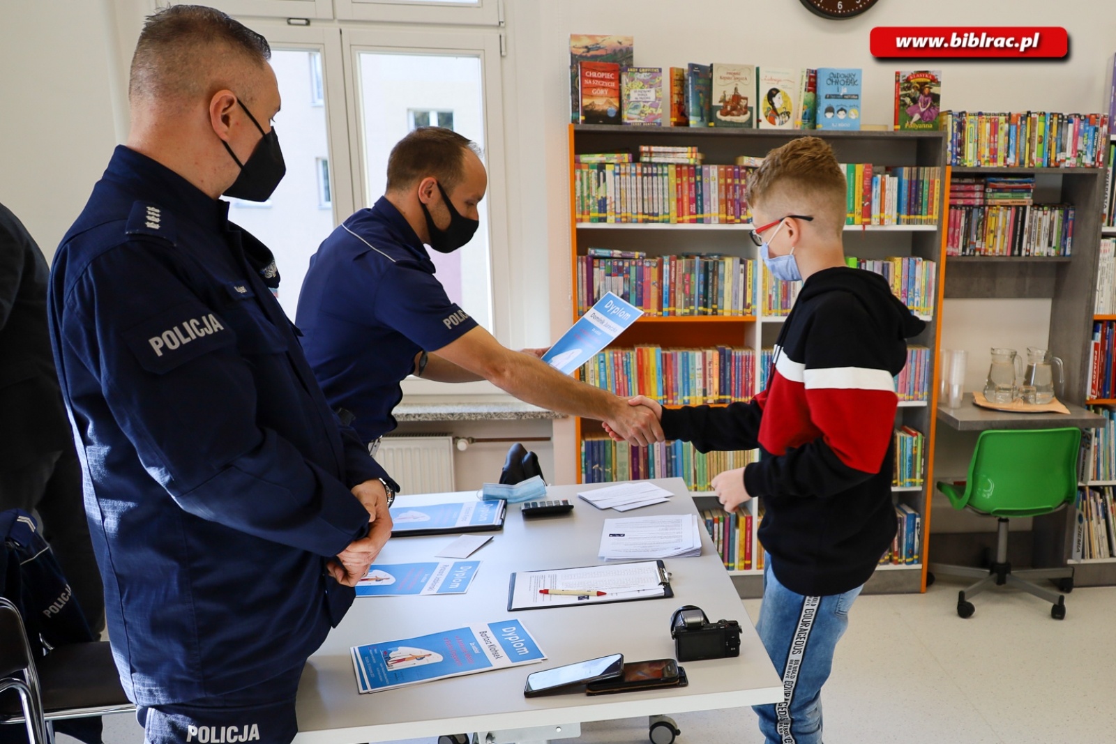 Zdjęcie w galerii na portalu naszraciborz.pl: W bibliotece odbył się Konkurs Wiedzy o Ruchu Drogowym wiadomości z regionu