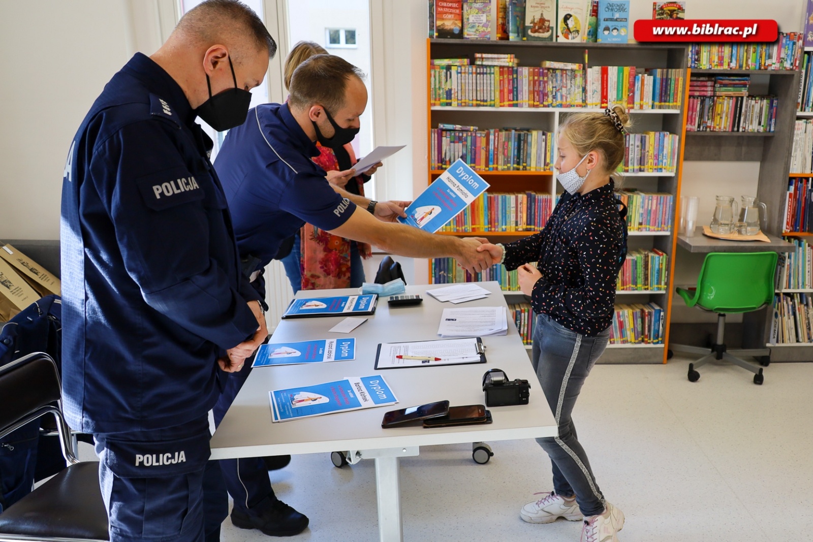 Zdjęcie w galerii na portalu naszraciborz.pl: W bibliotece odbył się Konkurs Wiedzy o Ruchu Drogowym wiadomości z regionu