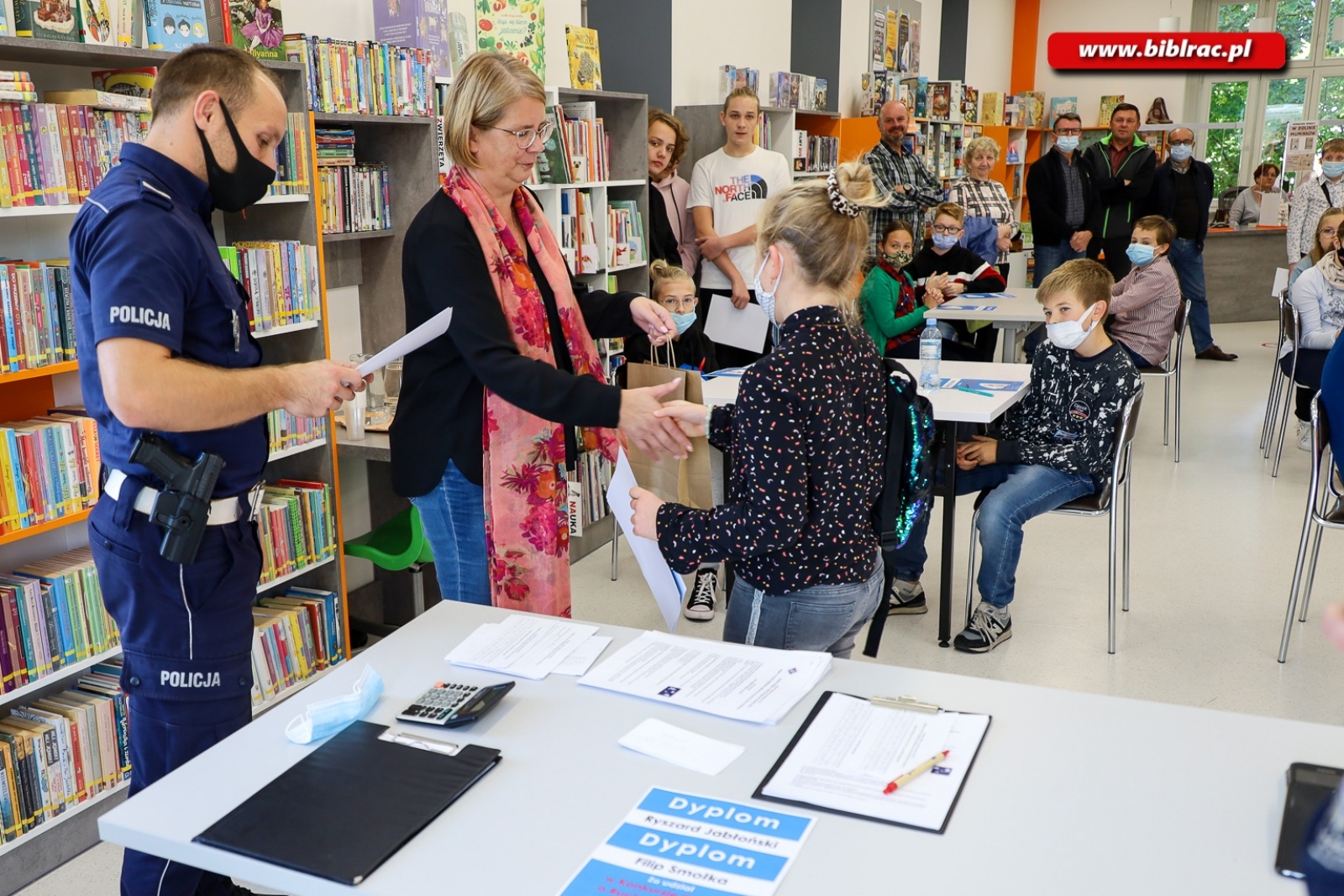 Zdjęcie w galerii na portalu naszraciborz.pl: W bibliotece odbył się Konkurs Wiedzy o Ruchu Drogowym wiadomości z regionu