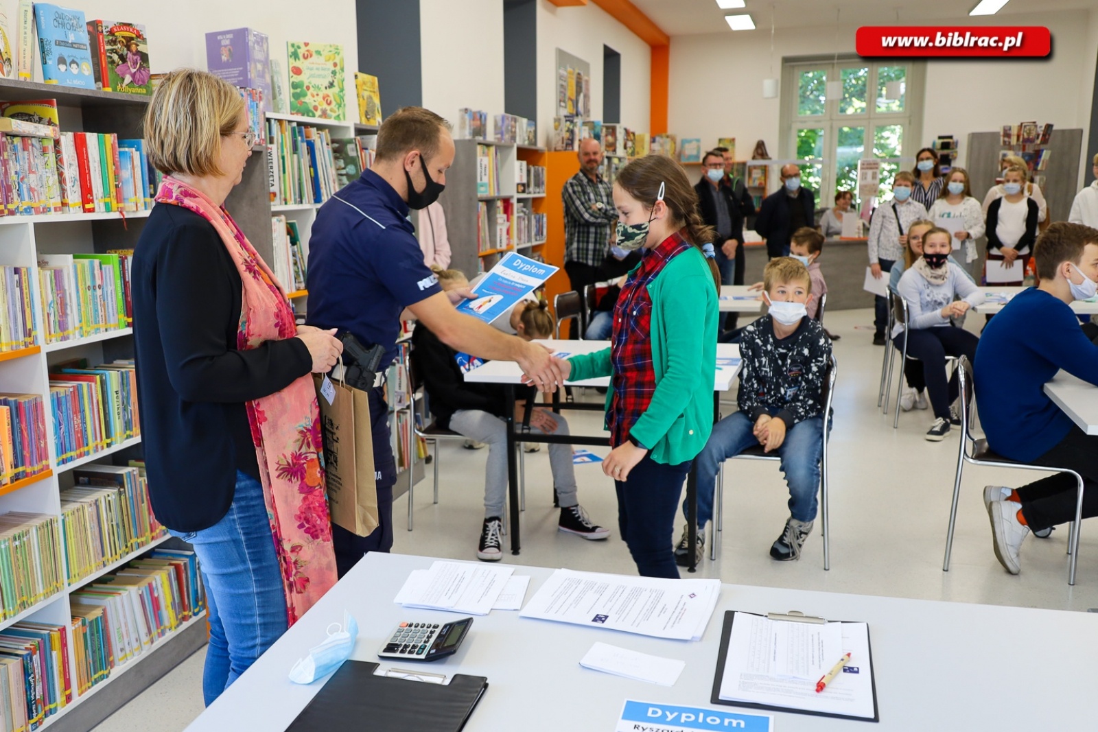 Zdjęcie w galerii na portalu naszraciborz.pl: W bibliotece odbył się Konkurs Wiedzy o Ruchu Drogowym wiadomości z regionu