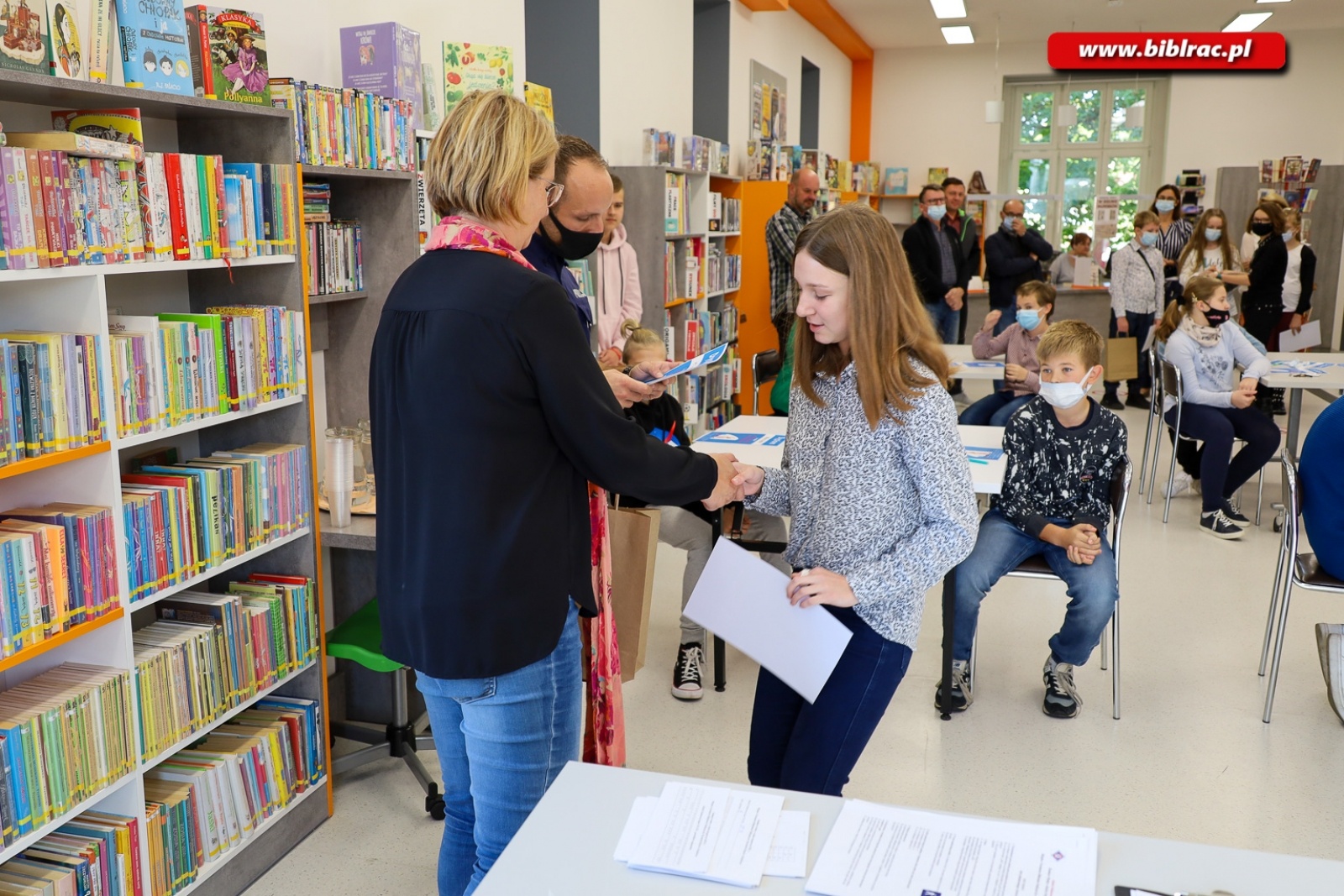 Zdjęcie w galerii na portalu naszraciborz.pl: W bibliotece odbył się Konkurs Wiedzy o Ruchu Drogowym wiadomości z regionu