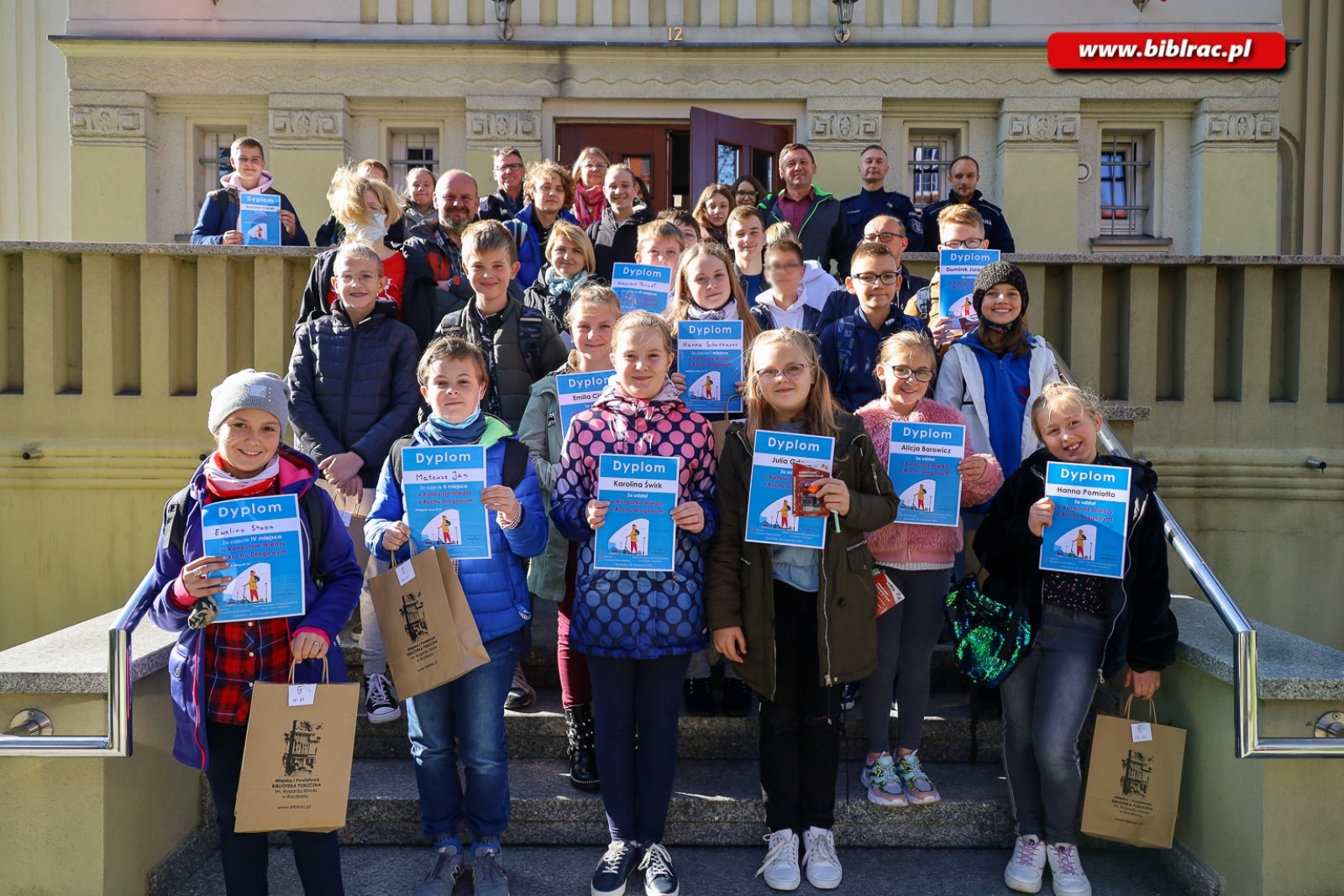 Zdjęcie w galerii na portalu naszraciborz.pl: W bibliotece odbył się Konkurs Wiedzy o Ruchu Drogowym wiadomości z regionu