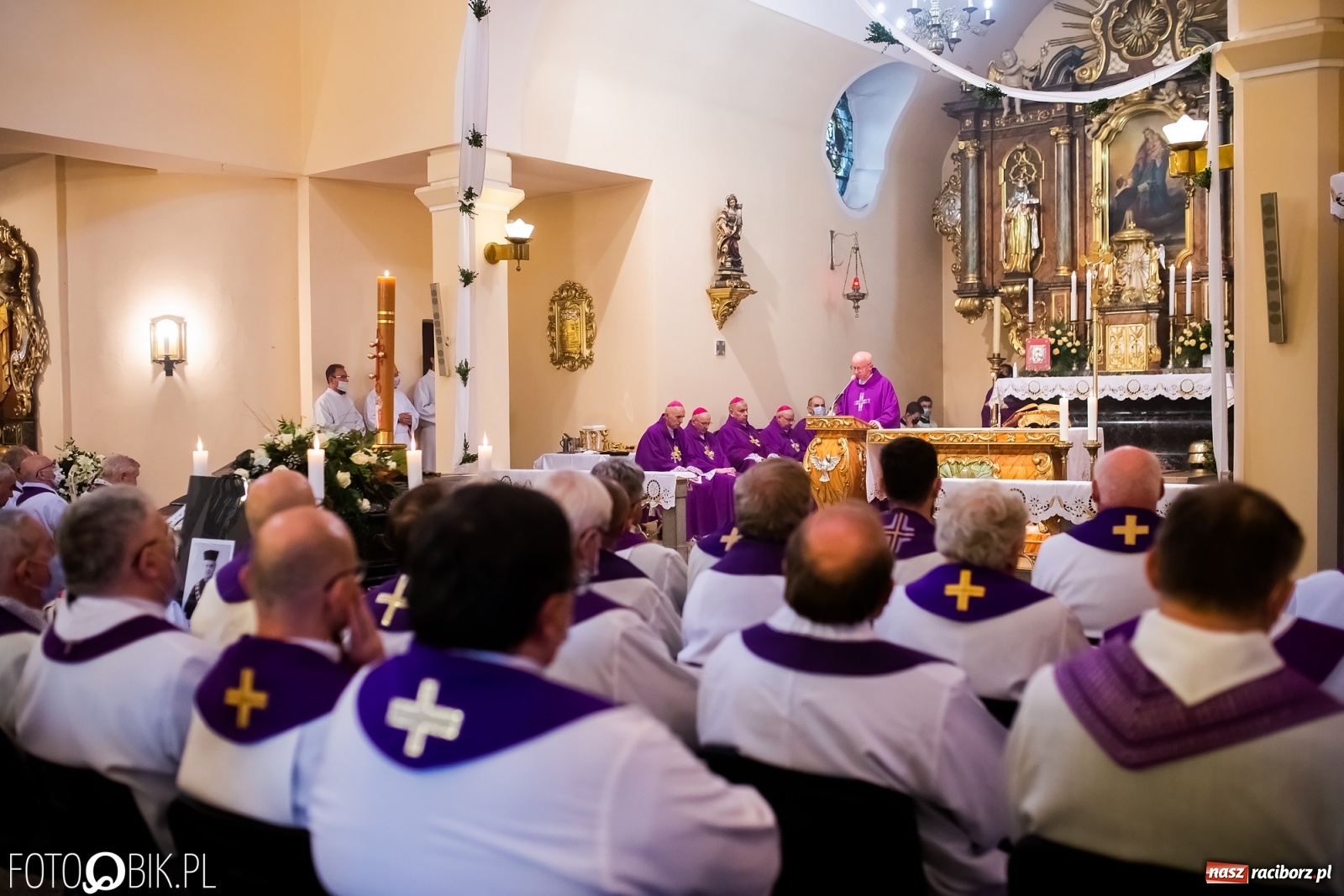 Zdjęcie w galerii na portalu naszraciborz.pl: W rodzinnej Nędzy pożegnano ks. prof. Helmuta Sobeczkę [FOTO i WIDEO] wiadomości z regionu