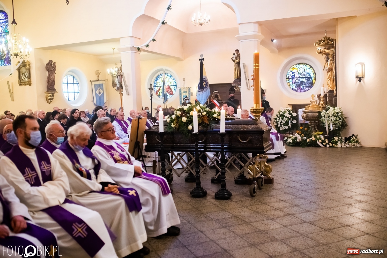 Zdjęcie w galerii na portalu naszraciborz.pl: W rodzinnej Nędzy pożegnano ks. prof. Helmuta Sobeczkę [FOTO i WIDEO] wiadomości z regionu