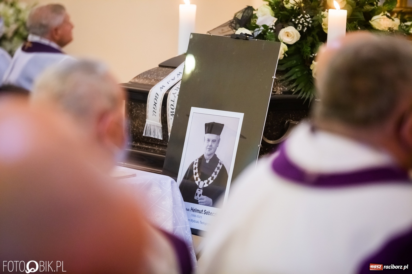 Zdjęcie w galerii na portalu naszraciborz.pl: W rodzinnej Nędzy pożegnano ks. prof. Helmuta Sobeczkę [FOTO i WIDEO] wiadomości z regionu