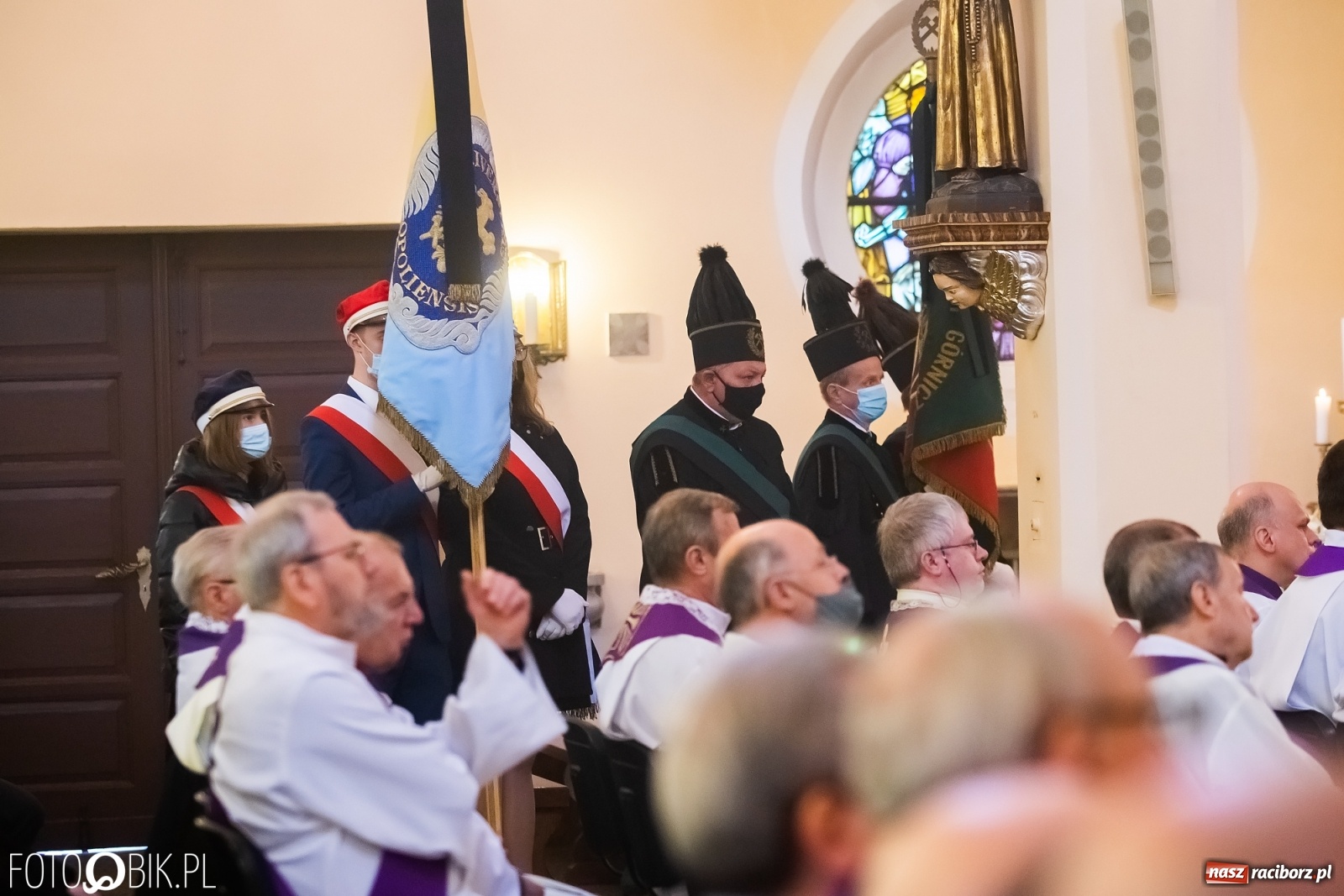 Zdjęcie w galerii na portalu naszraciborz.pl: W rodzinnej Nędzy pożegnano ks. prof. Helmuta Sobeczkę [FOTO i WIDEO] wiadomości z regionu
