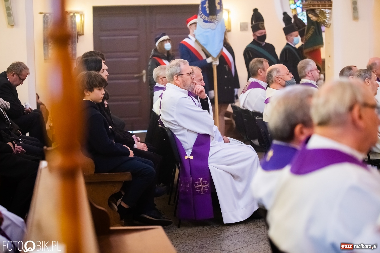 Zdjęcie w galerii na portalu naszraciborz.pl: W rodzinnej Nędzy pożegnano ks. prof. Helmuta Sobeczkę [FOTO i WIDEO] wiadomości z regionu