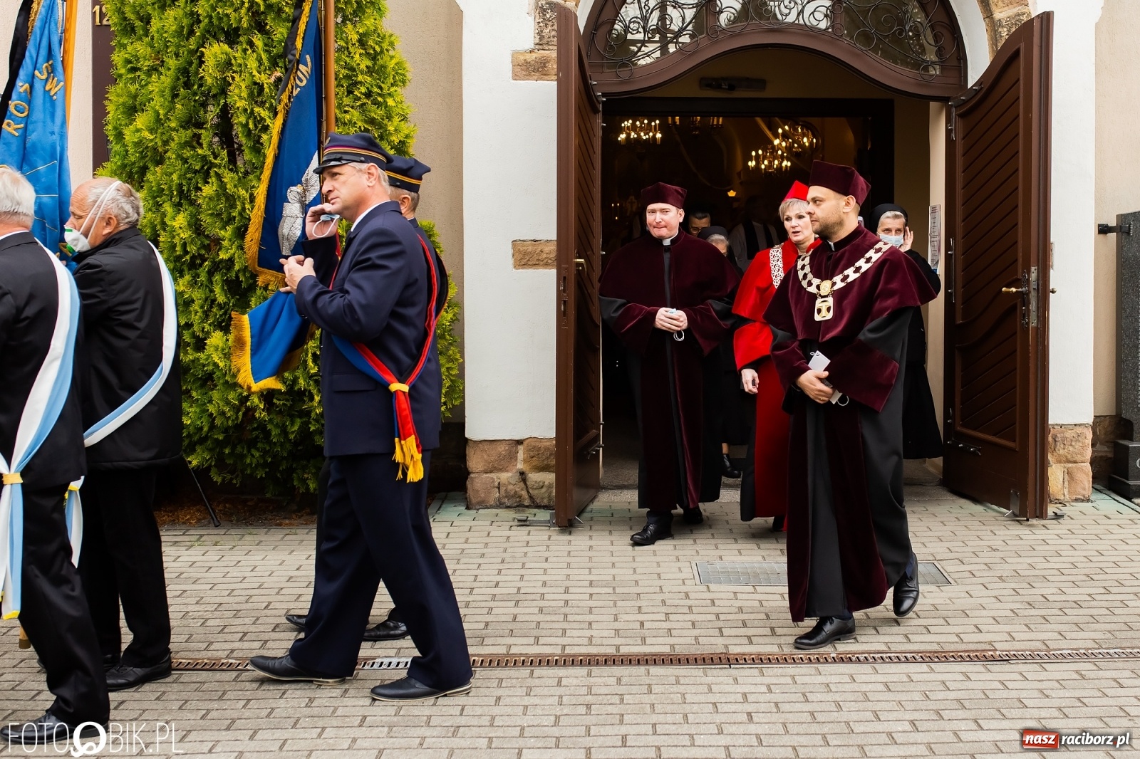 Zdjęcie w galerii na portalu naszraciborz.pl: W rodzinnej Nędzy pożegnano ks. prof. Helmuta Sobeczkę [FOTO i WIDEO] wiadomości z regionu