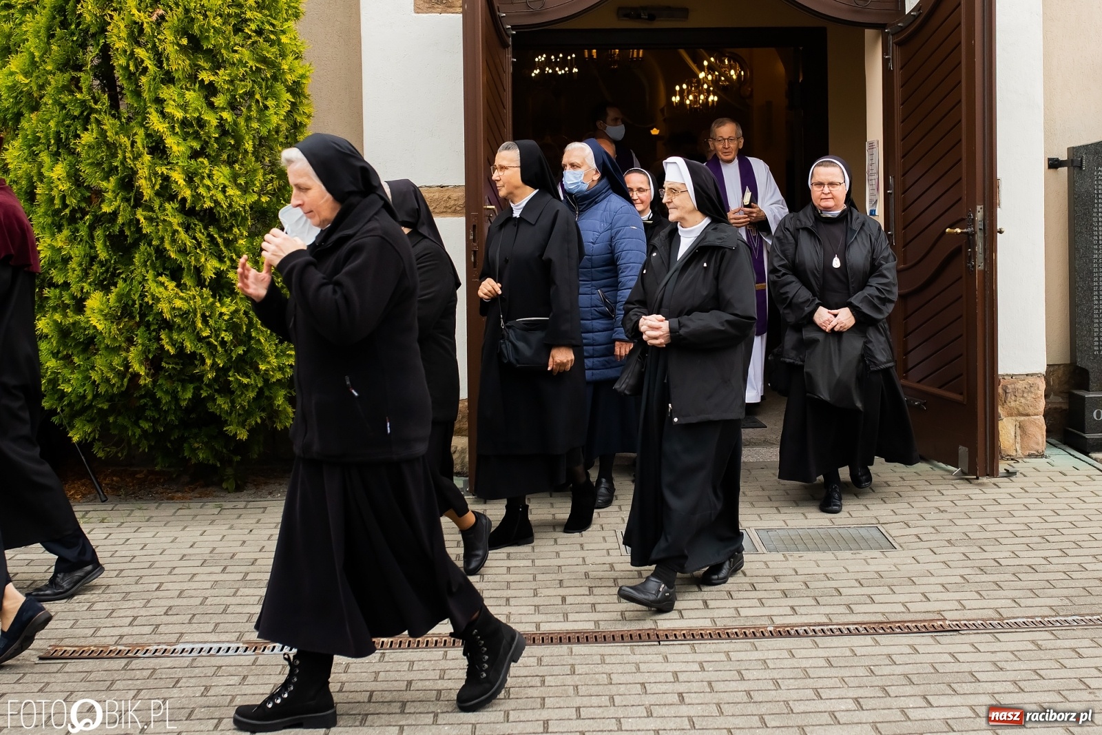 Zdjęcie w galerii na portalu naszraciborz.pl: W rodzinnej Nędzy pożegnano ks. prof. Helmuta Sobeczkę [FOTO i WIDEO] wiadomości z regionu