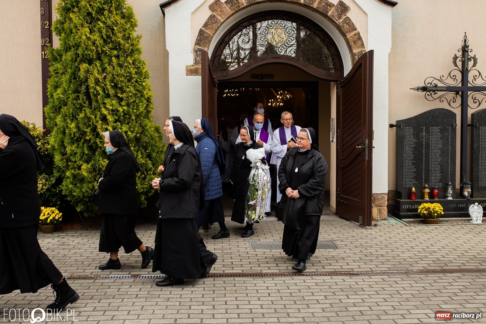 Zdjęcie w galerii na portalu naszraciborz.pl: W rodzinnej Nędzy pożegnano ks. prof. Helmuta Sobeczkę [FOTO i WIDEO] wiadomości z regionu