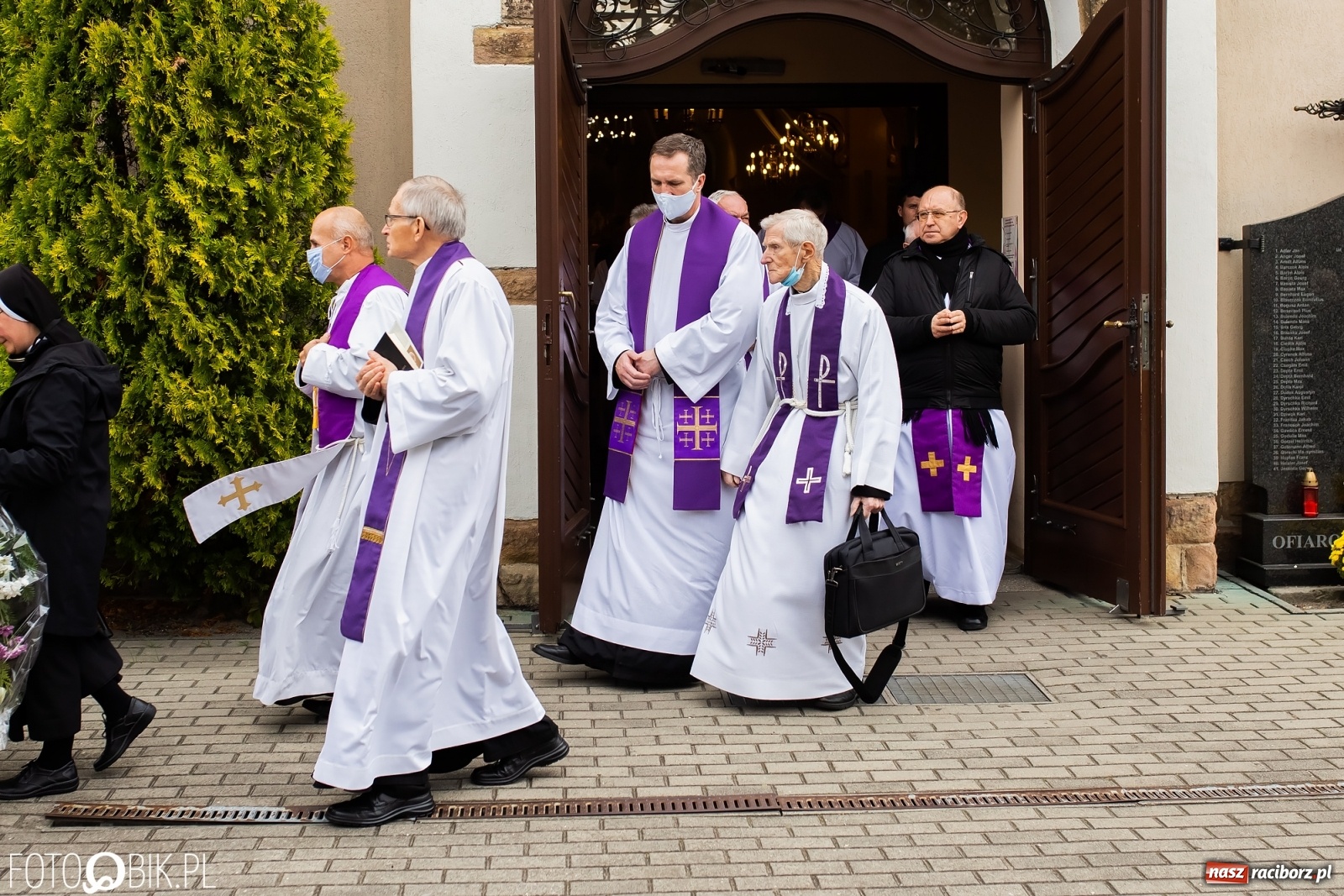 Zdjęcie w galerii na portalu naszraciborz.pl: W rodzinnej Nędzy pożegnano ks. prof. Helmuta Sobeczkę [FOTO i WIDEO] wiadomości z regionu