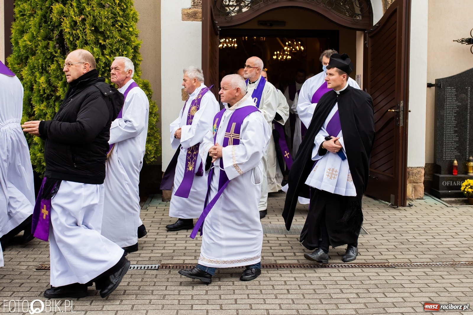 Zdjęcie w galerii na portalu naszraciborz.pl: W rodzinnej Nędzy pożegnano ks. prof. Helmuta Sobeczkę [FOTO i WIDEO] wiadomości z regionu