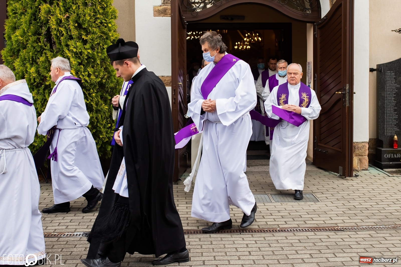 Zdjęcie w galerii na portalu naszraciborz.pl: W rodzinnej Nędzy pożegnano ks. prof. Helmuta Sobeczkę [FOTO i WIDEO] wiadomości z regionu