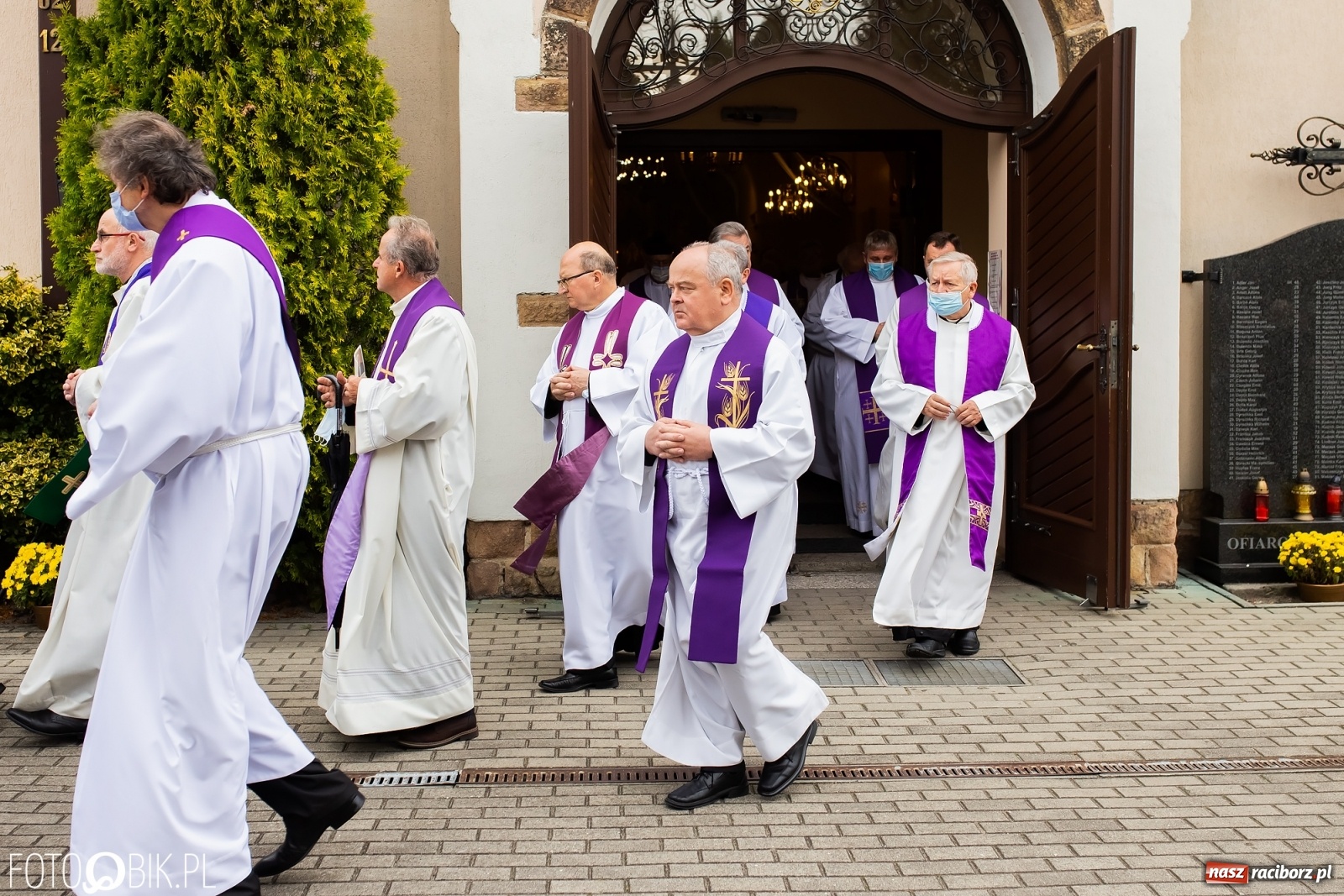 Zdjęcie w galerii na portalu naszraciborz.pl: W rodzinnej Nędzy pożegnano ks. prof. Helmuta Sobeczkę [FOTO i WIDEO] wiadomości z regionu