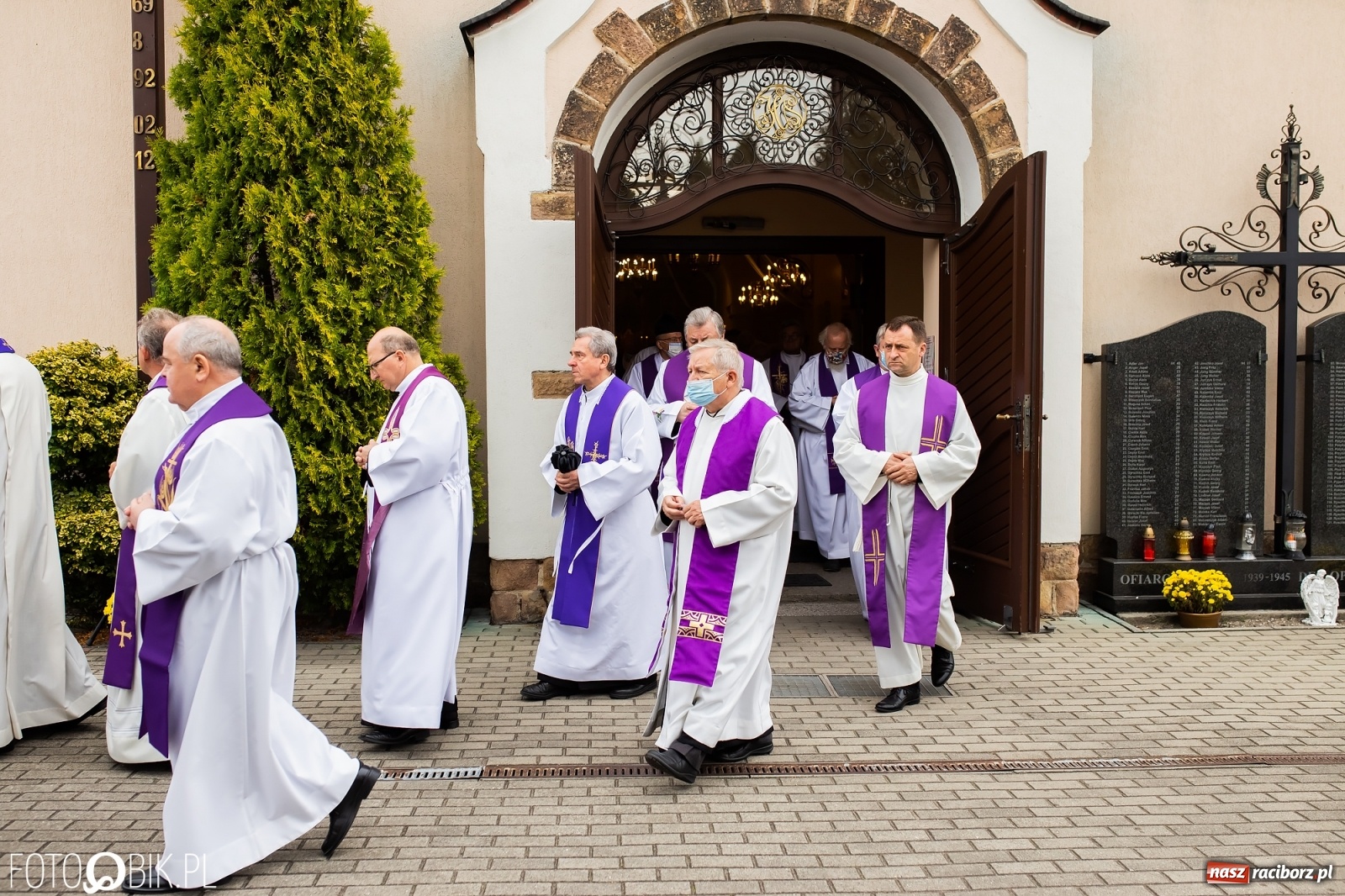 Zdjęcie w galerii na portalu naszraciborz.pl: W rodzinnej Nędzy pożegnano ks. prof. Helmuta Sobeczkę [FOTO i WIDEO] wiadomości z regionu