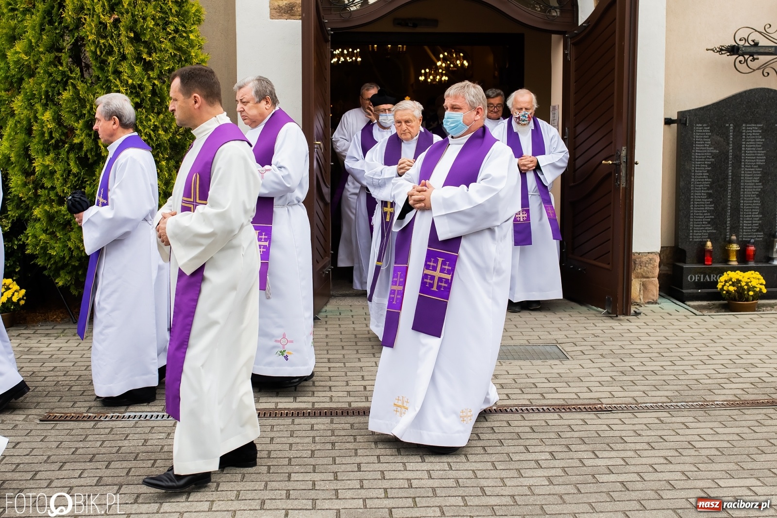 Zdjęcie w galerii na portalu naszraciborz.pl: W rodzinnej Nędzy pożegnano ks. prof. Helmuta Sobeczkę [FOTO i WIDEO] wiadomości z regionu