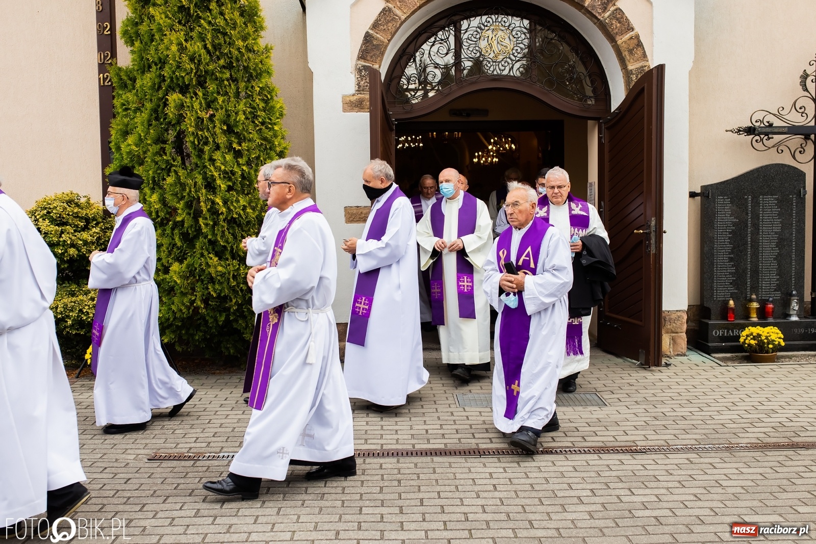Zdjęcie w galerii na portalu naszraciborz.pl: W rodzinnej Nędzy pożegnano ks. prof. Helmuta Sobeczkę [FOTO i WIDEO] wiadomości z regionu