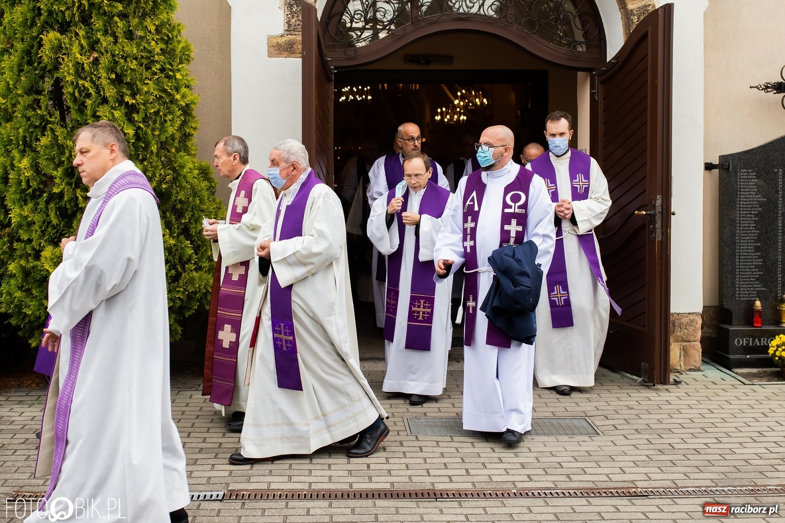 Zdjęcie w galerii na portalu naszraciborz.pl: W rodzinnej Nędzy pożegnano ks. prof. Helmuta Sobeczkę [FOTO i WIDEO] wiadomości z regionu