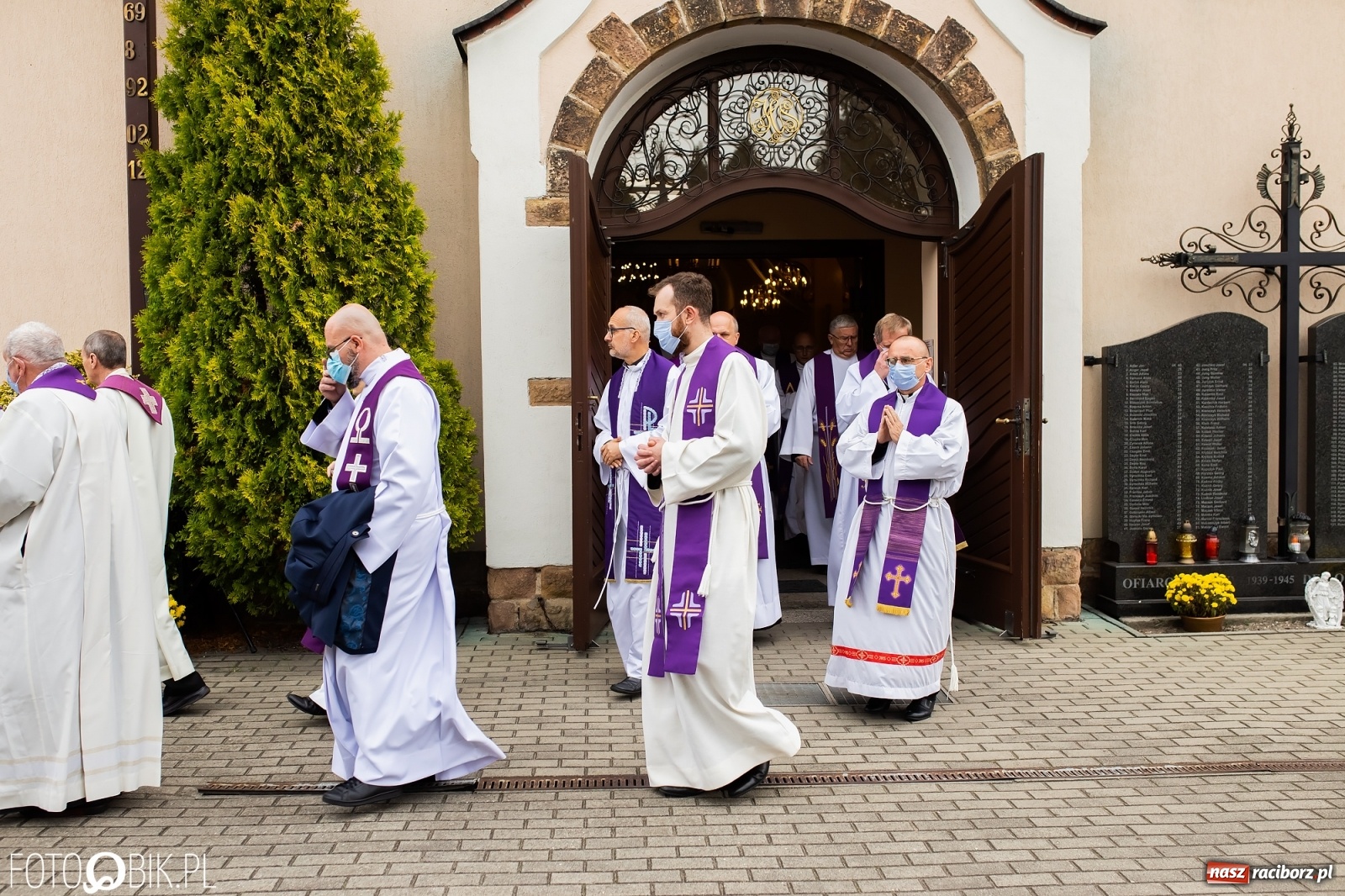 Zdjęcie w galerii na portalu naszraciborz.pl: W rodzinnej Nędzy pożegnano ks. prof. Helmuta Sobeczkę [FOTO i WIDEO] wiadomości z regionu