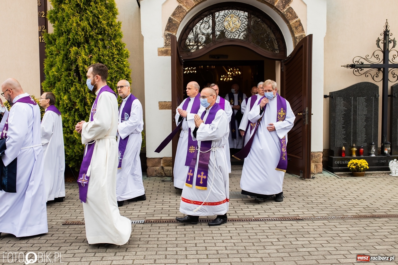 Zdjęcie w galerii na portalu naszraciborz.pl: W rodzinnej Nędzy pożegnano ks. prof. Helmuta Sobeczkę [FOTO i WIDEO] wiadomości z regionu