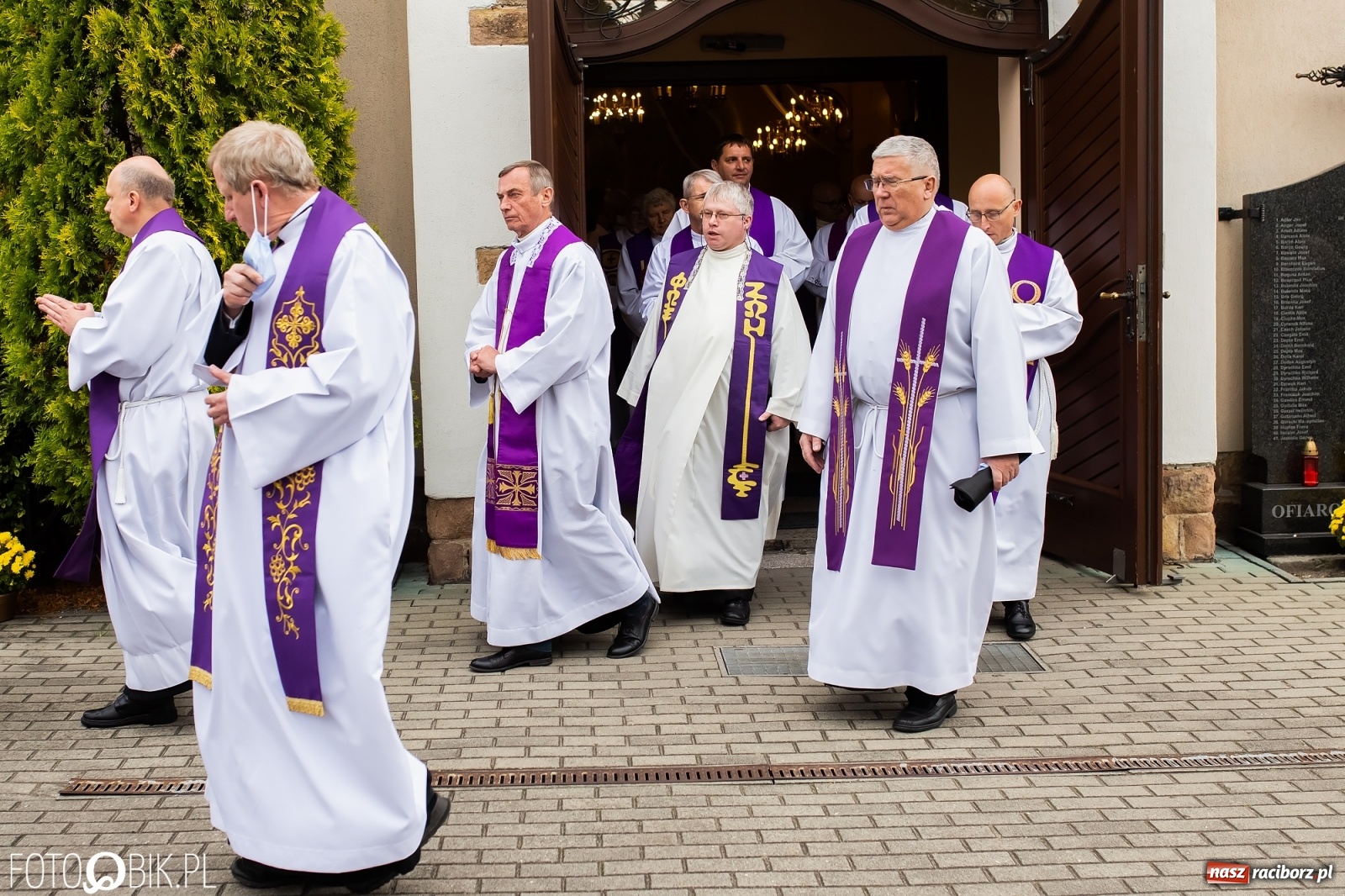 Zdjęcie w galerii na portalu naszraciborz.pl: W rodzinnej Nędzy pożegnano ks. prof. Helmuta Sobeczkę [FOTO i WIDEO] wiadomości z regionu