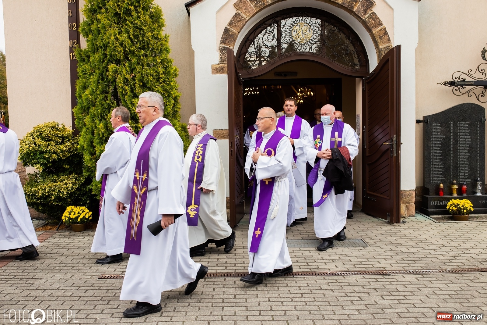 Zdjęcie w galerii na portalu naszraciborz.pl: W rodzinnej Nędzy pożegnano ks. prof. Helmuta Sobeczkę [FOTO i WIDEO] wiadomości z regionu