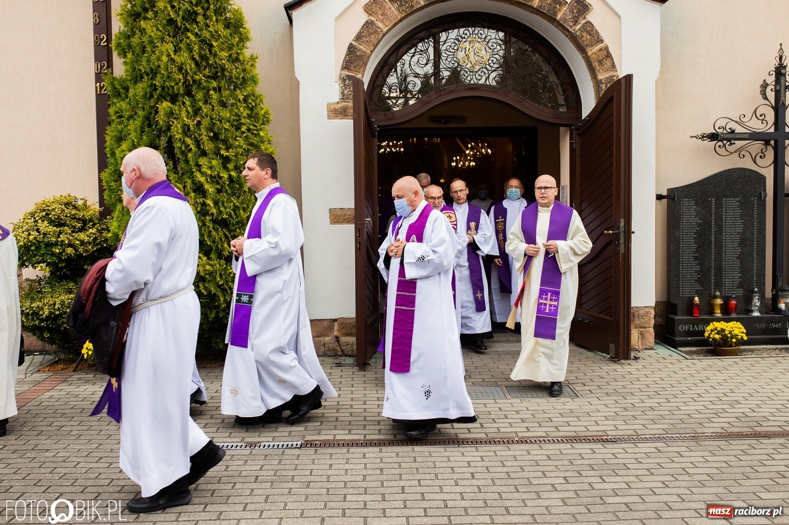 Zdjęcie w galerii na portalu naszraciborz.pl: W rodzinnej Nędzy pożegnano ks. prof. Helmuta Sobeczkę [FOTO i WIDEO] wiadomości z regionu