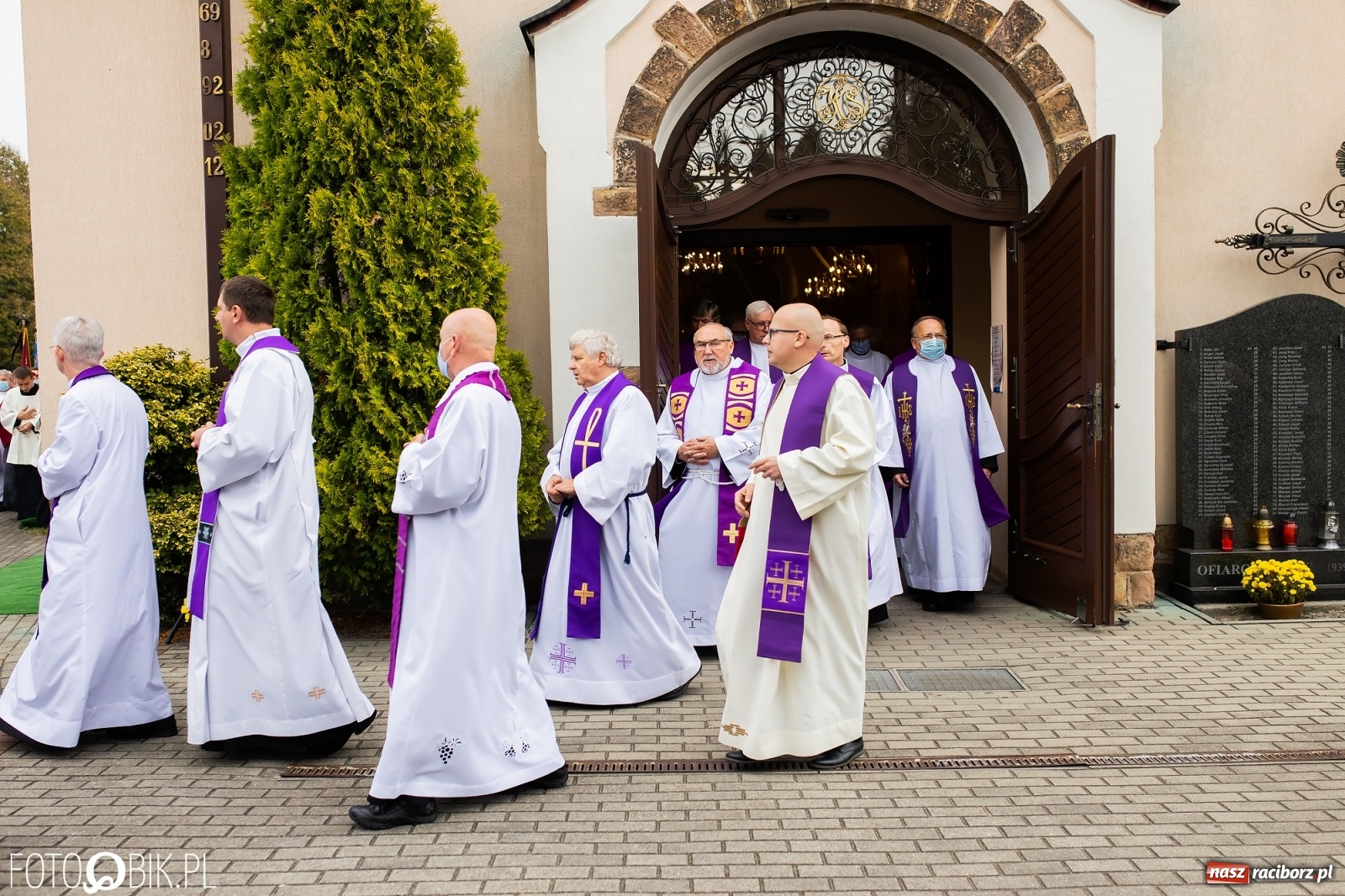 Zdjęcie w galerii na portalu naszraciborz.pl: W rodzinnej Nędzy pożegnano ks. prof. Helmuta Sobeczkę [FOTO i WIDEO] wiadomości z regionu